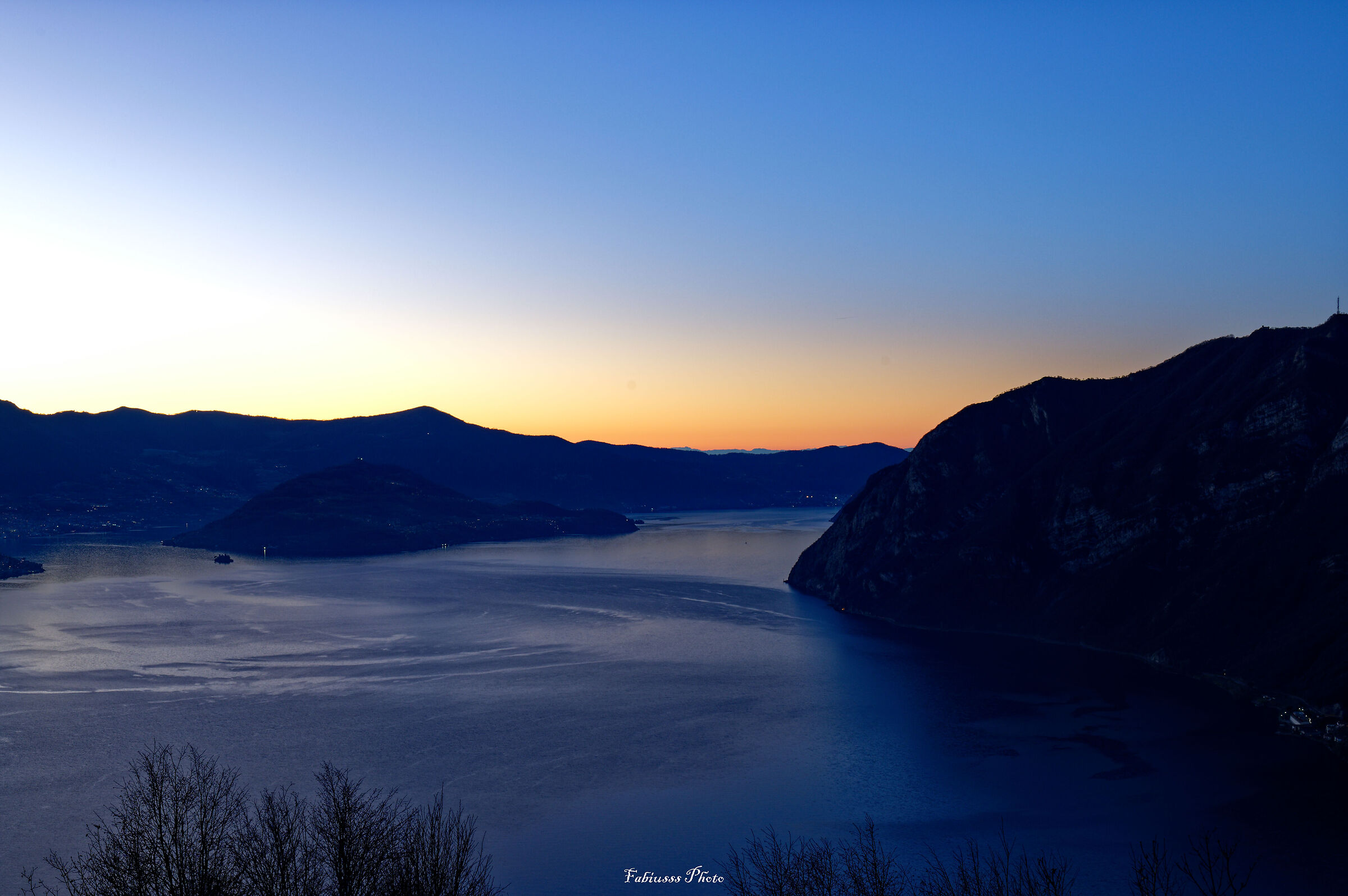 Alba al lago di Iseo