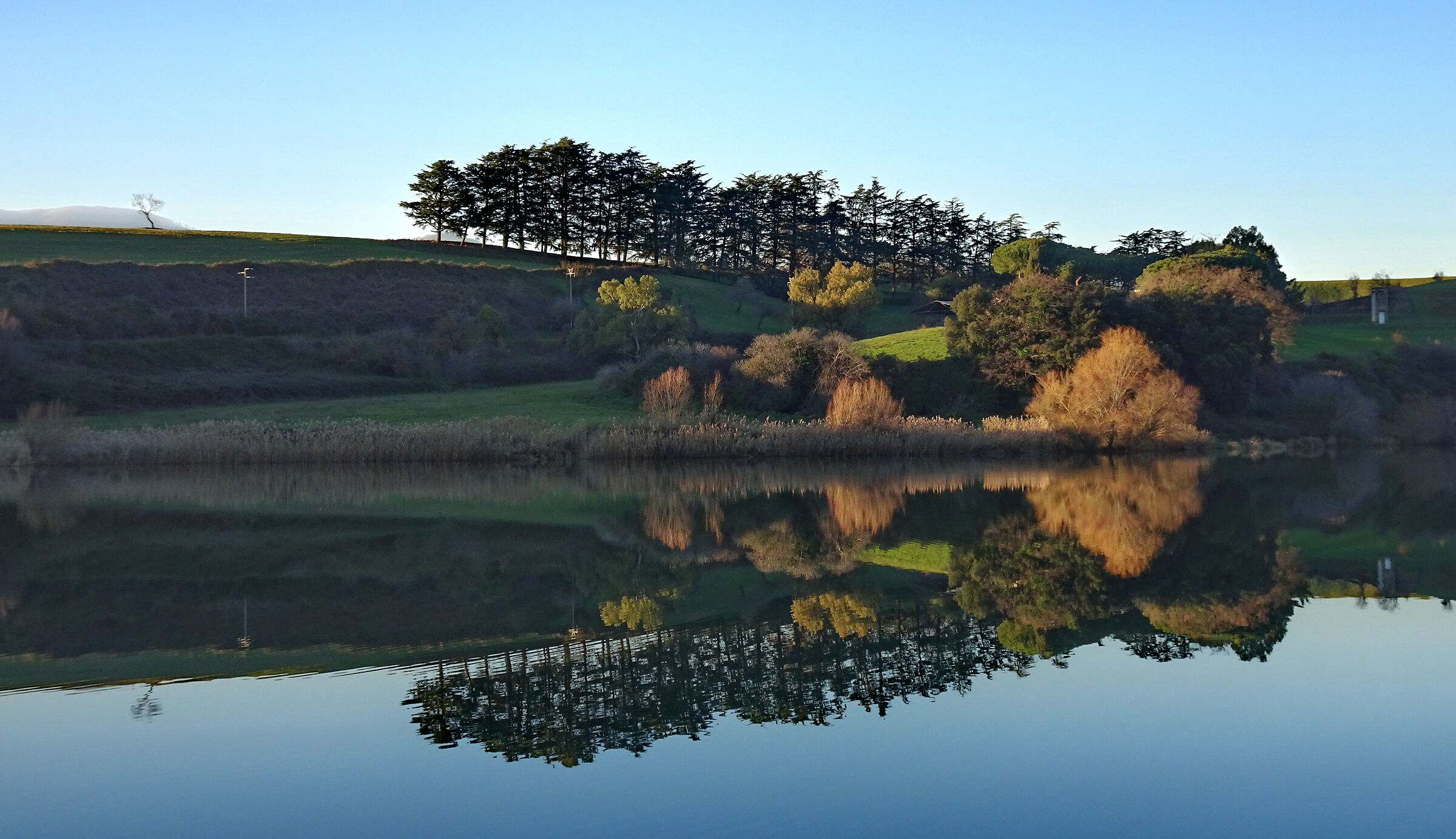 Il piccolo e grazioso lago di Giulianello
