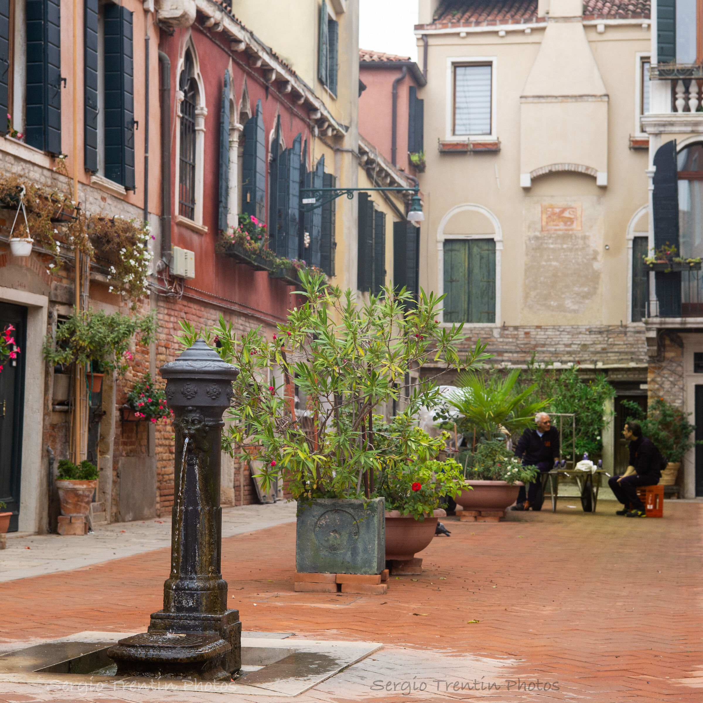 A chat at Castello Venezia