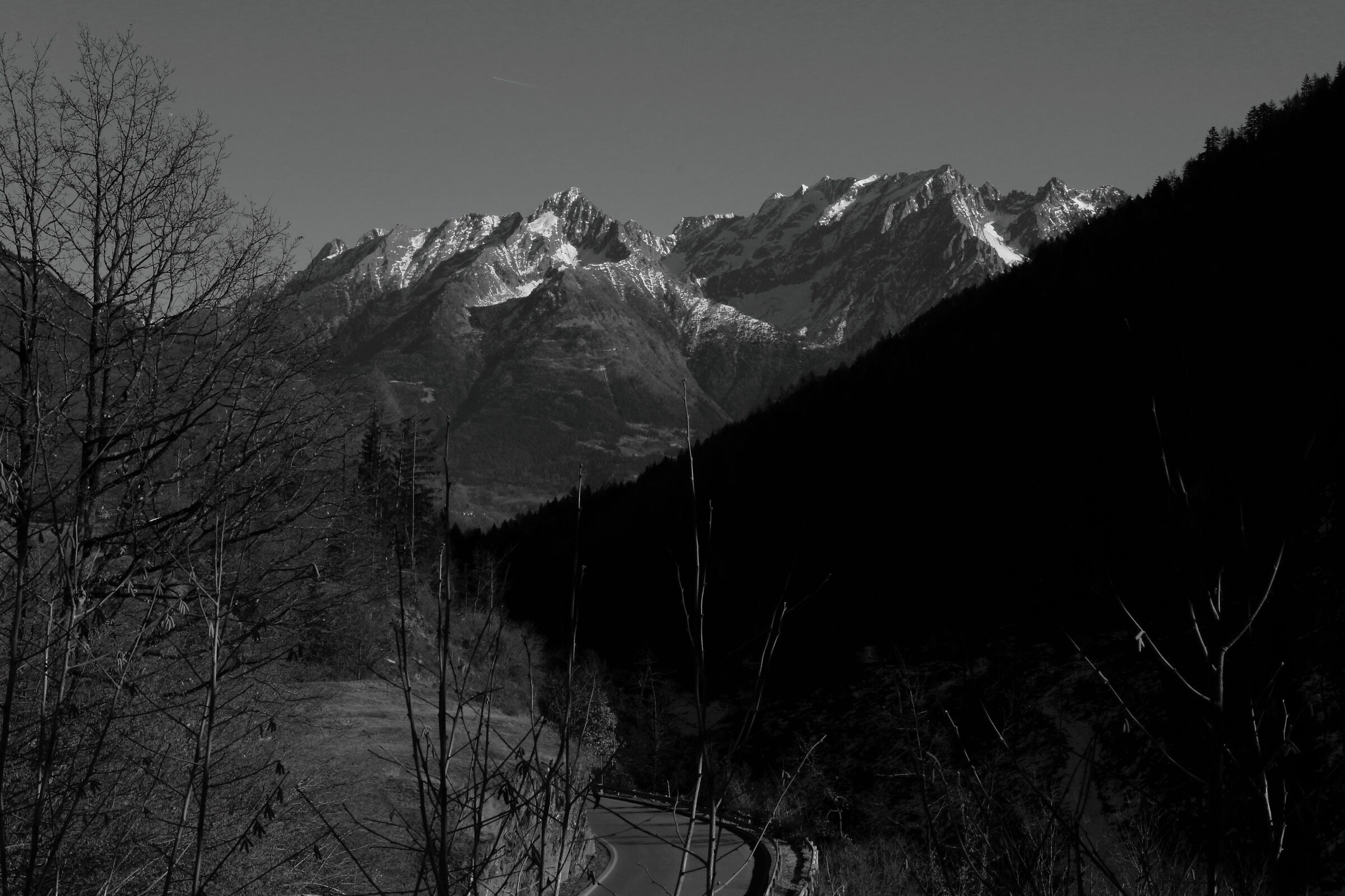 Lights and shadows on the Adamello
