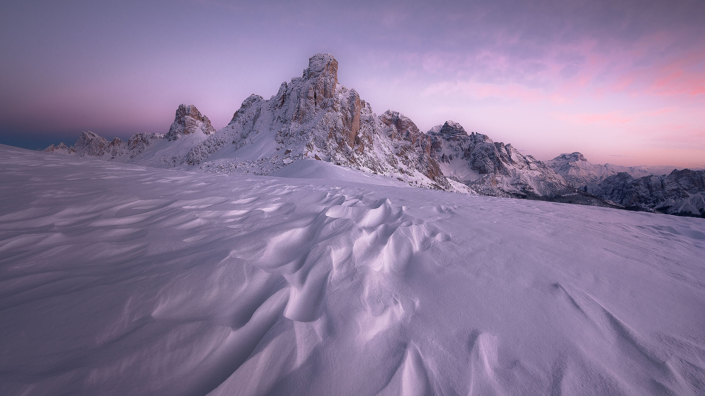 bianchi cristalli e nuvole rosa
