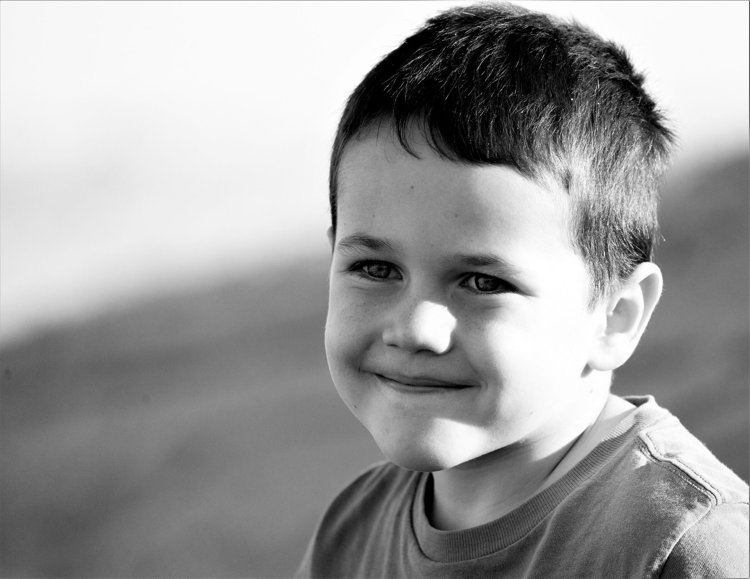 Teo, dai, fammi un sorriso.