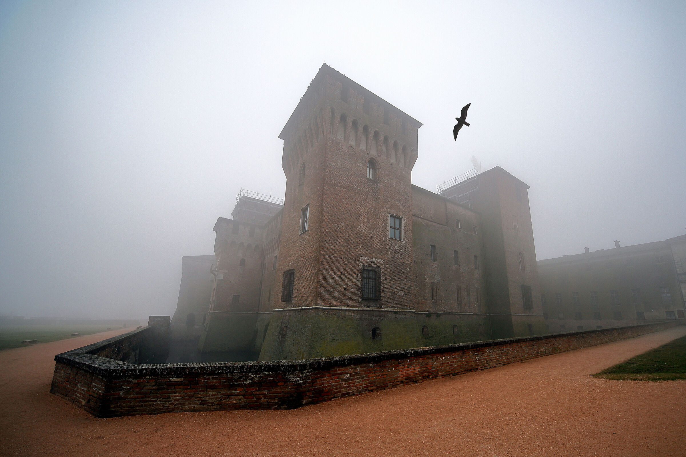 Castello di San Giorgio tra la nebbia