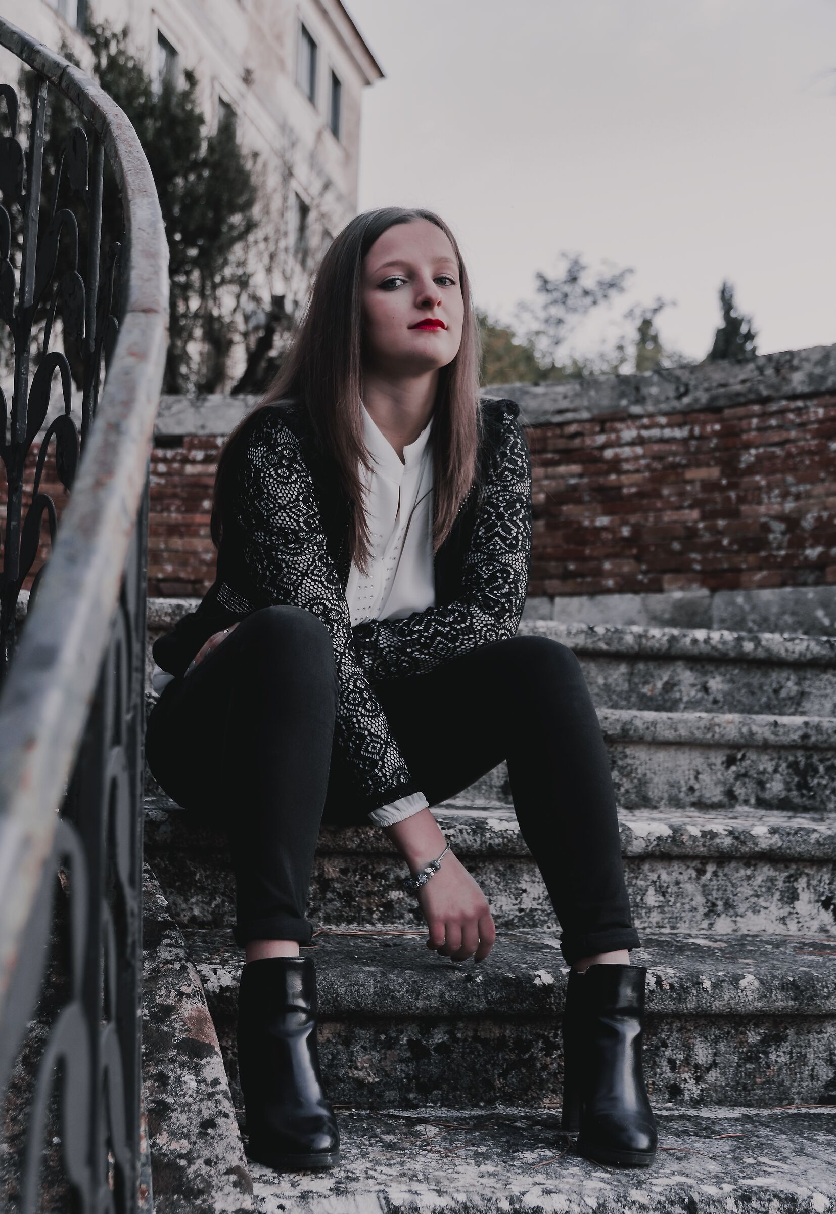 Ale|stairway (dark colours)