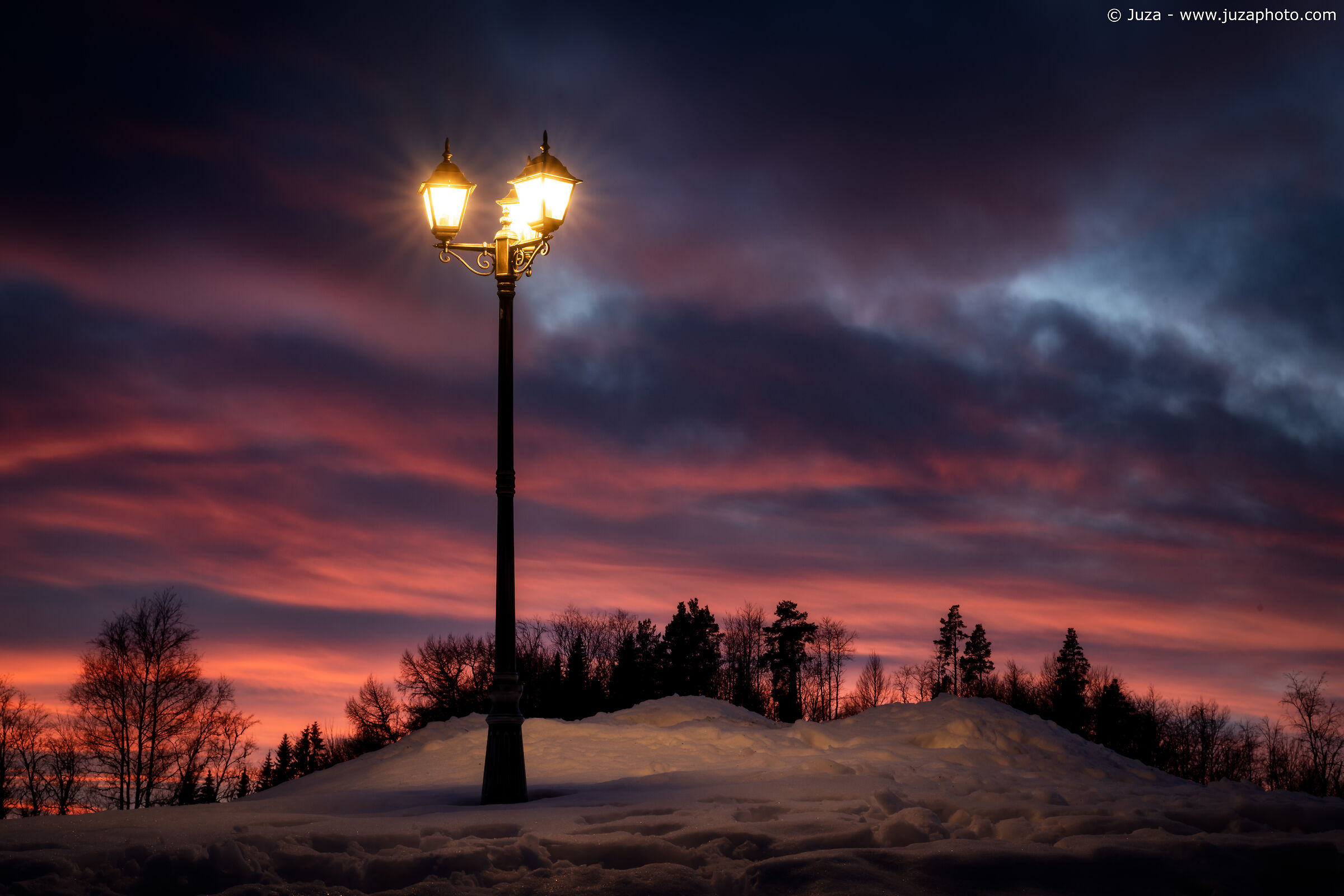 Tramonto, si accendono le luci