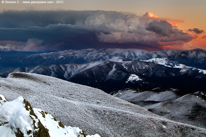 Landscape at sunset from Mount Penna
