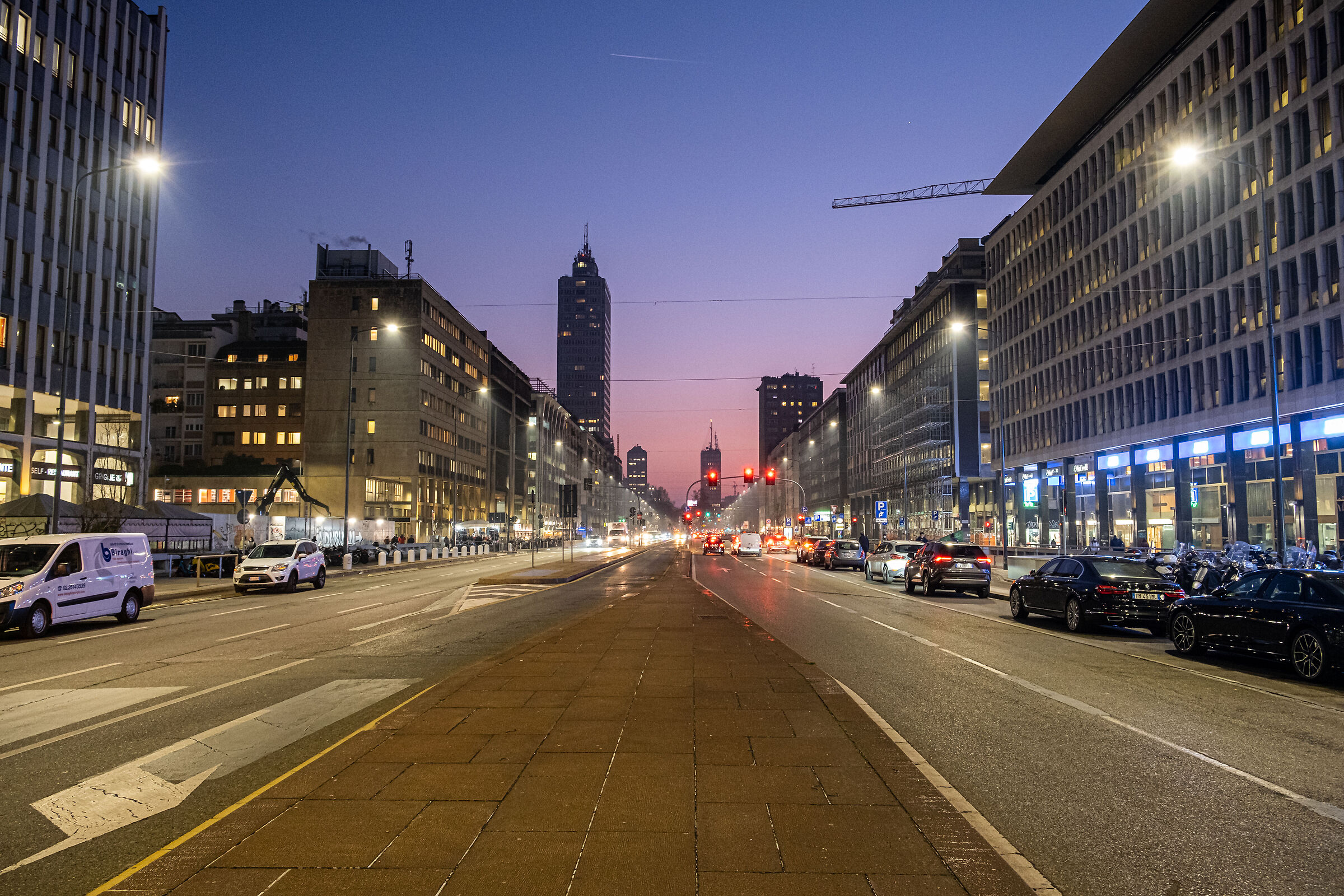 Via Vittor Pisani - Milan