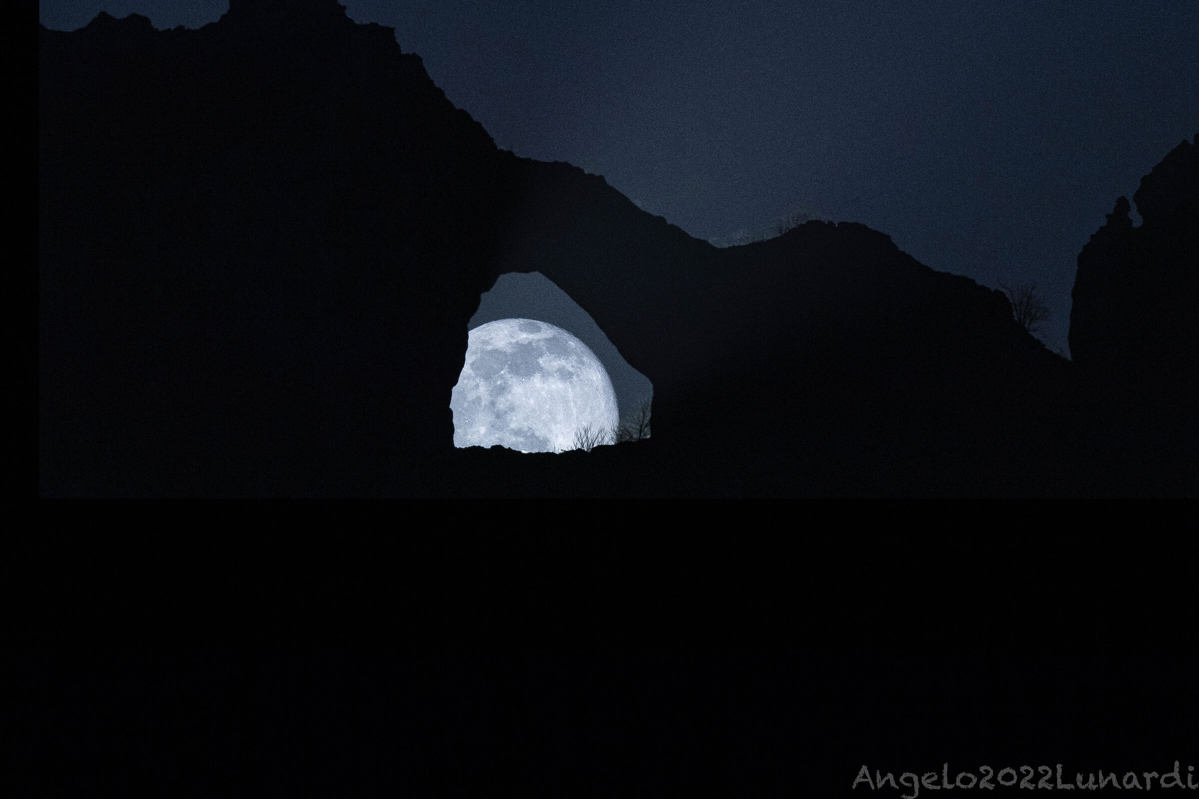 luna Sorge sulla declinazione del Monte Forato