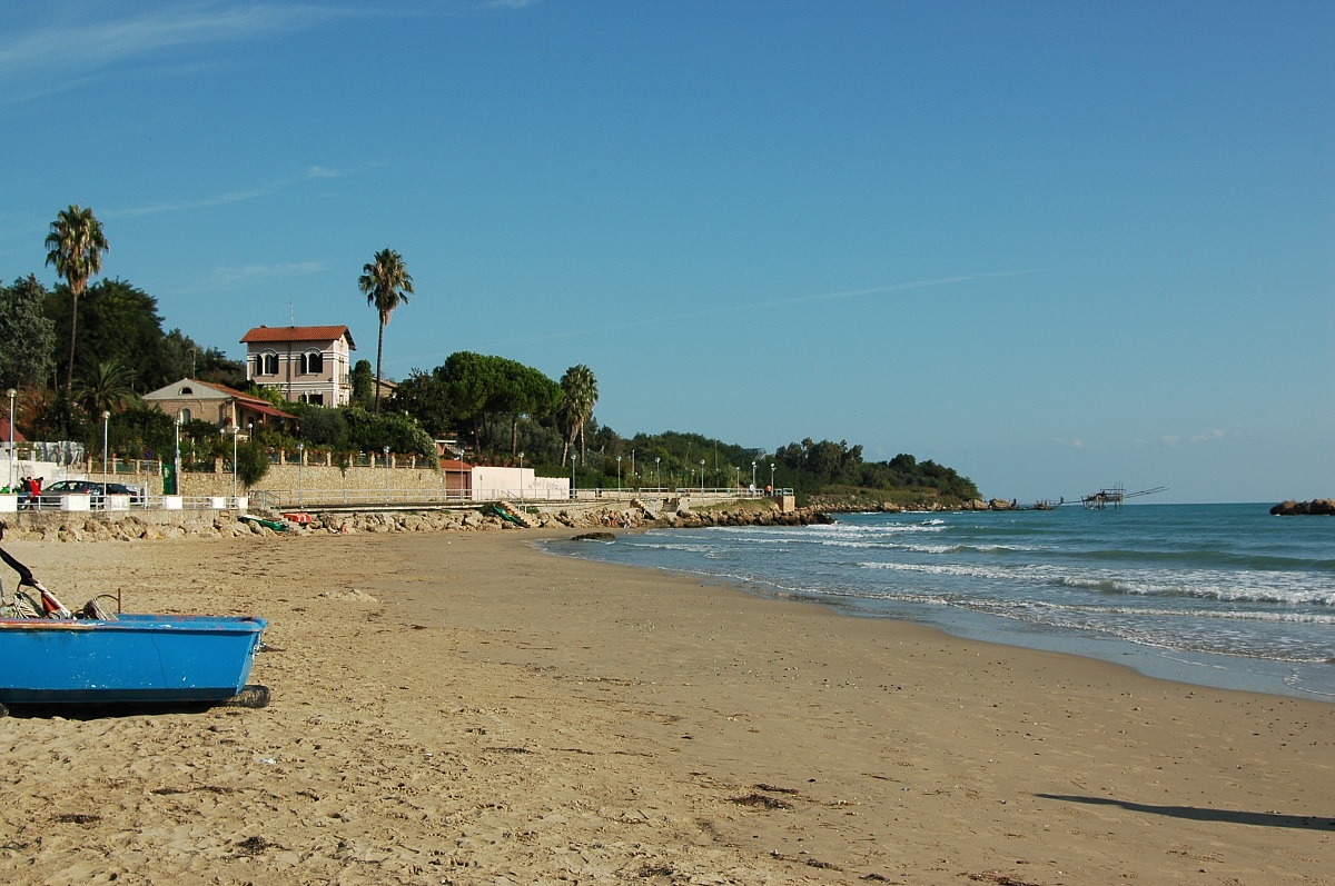 large marina (ch) italy