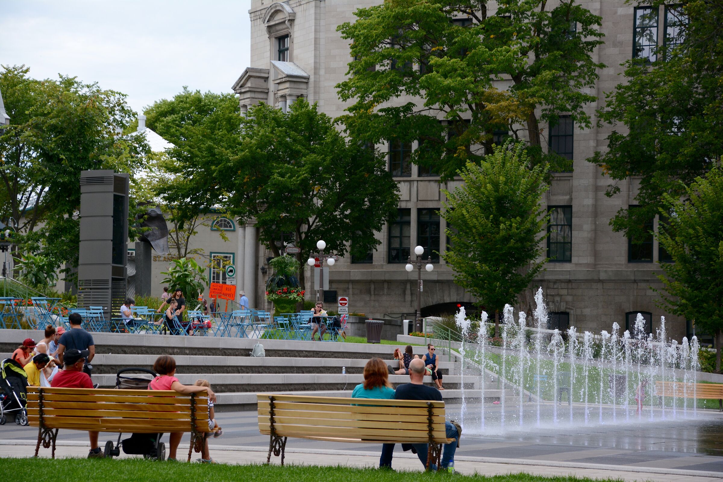 Relaxation in the park of the Hotel de Ville de Quebec