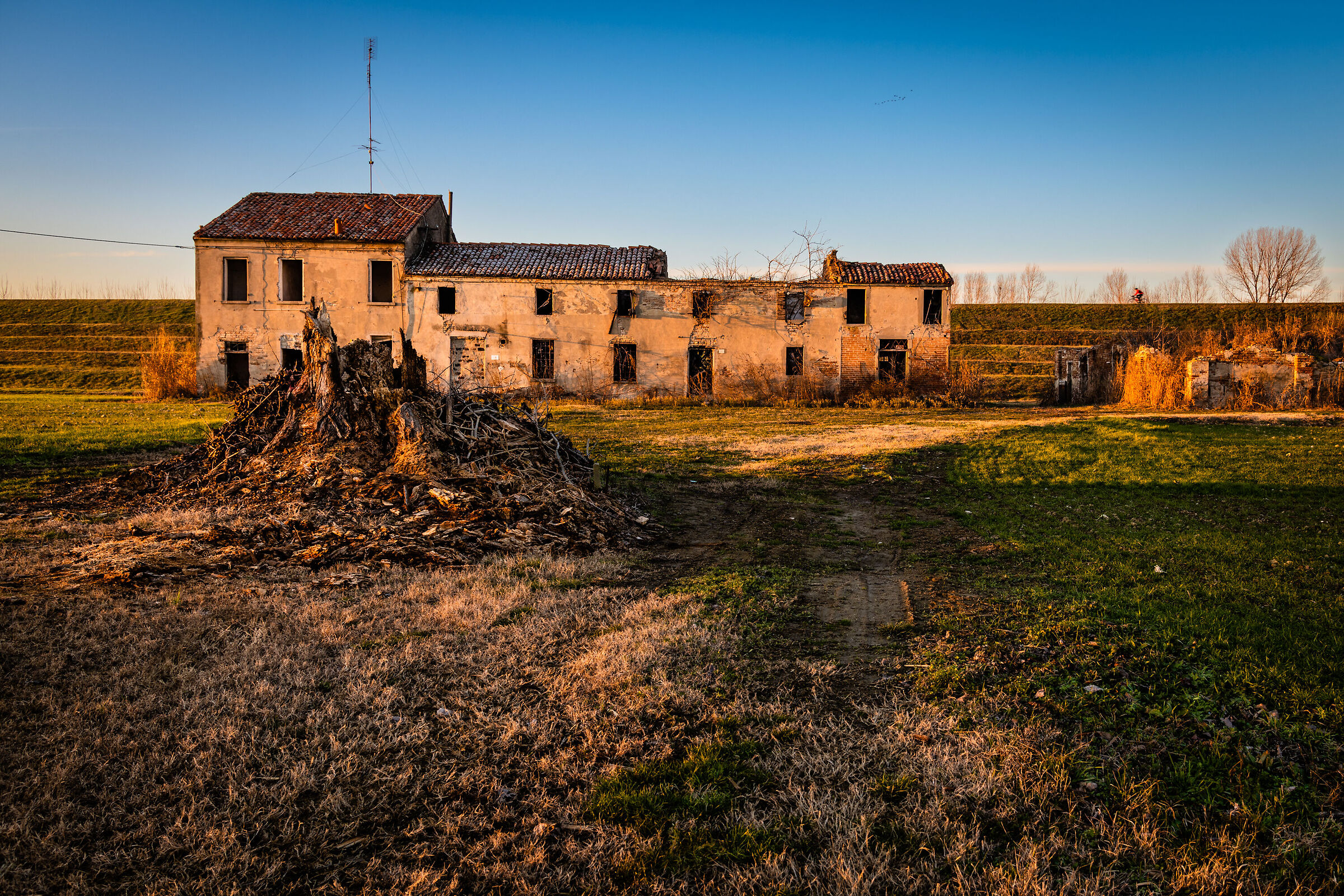 The embankment of the Po