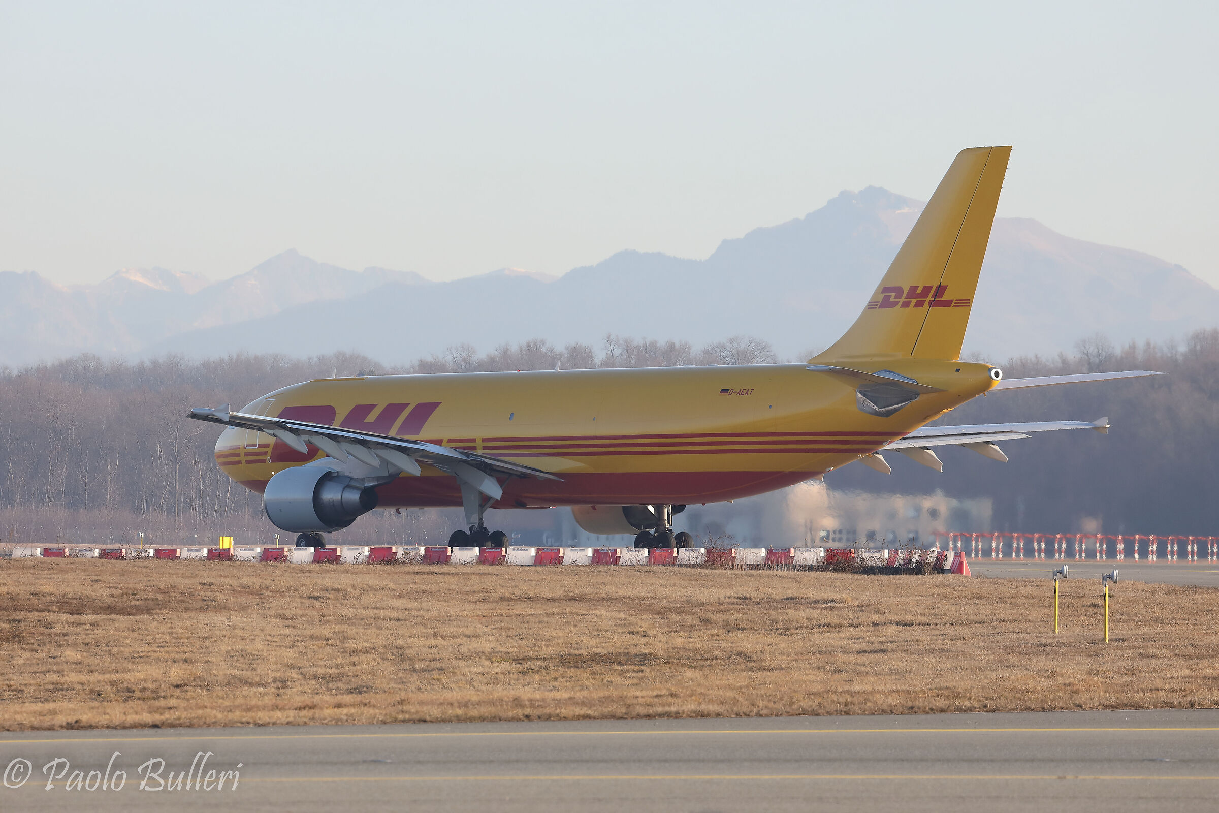 Airbus a300b4-622r(f) - DHL - ready to take off
