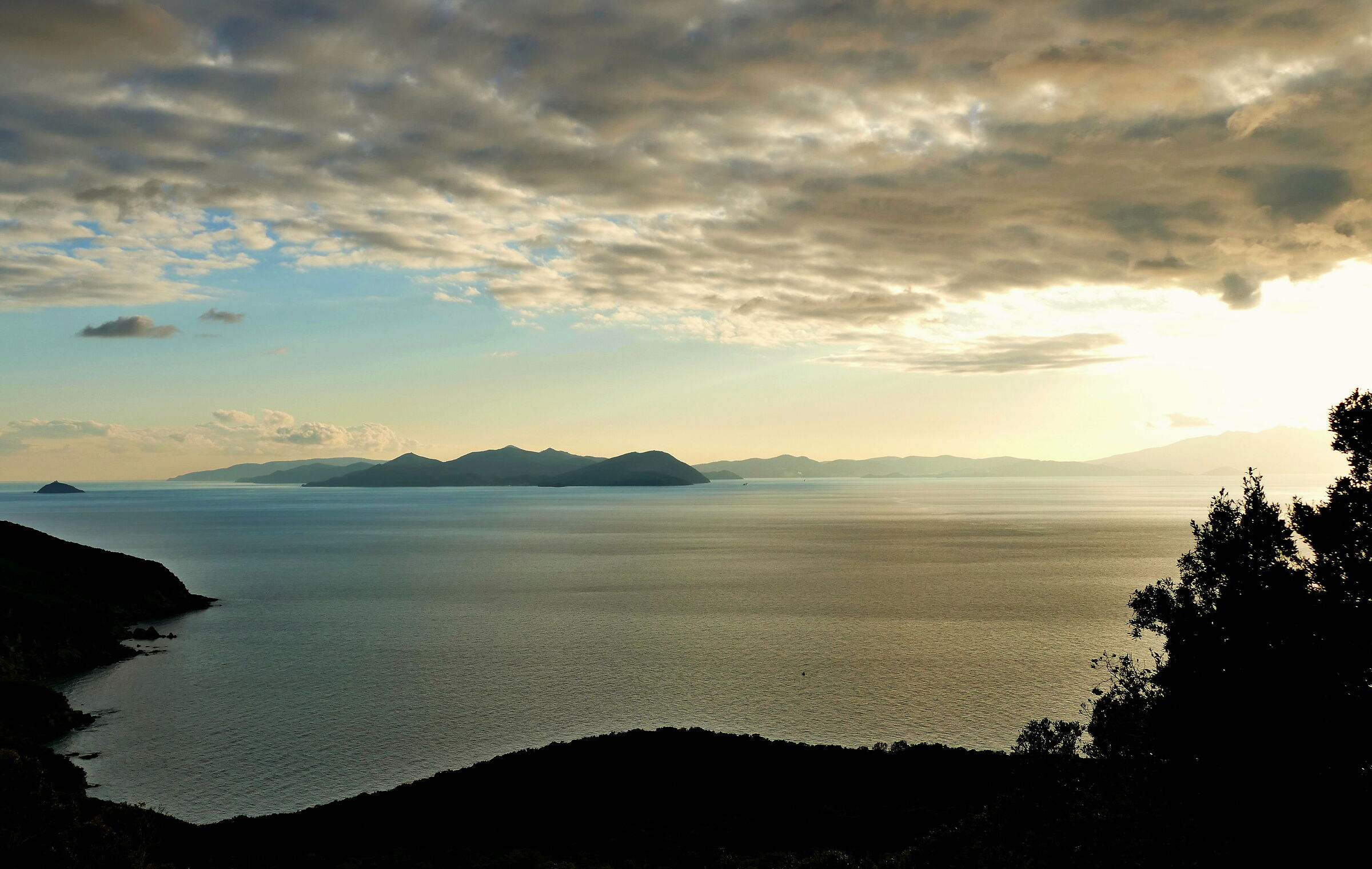 L'isola d'Elba all'orizzonte