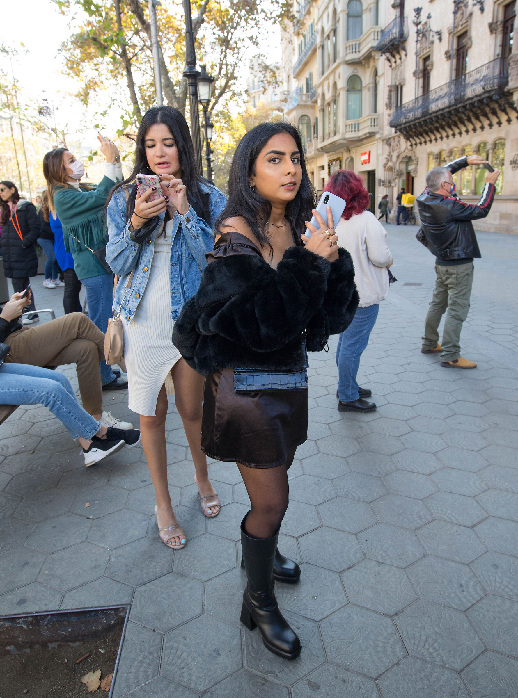 Parla Più uno Sguardo Del Cellulare