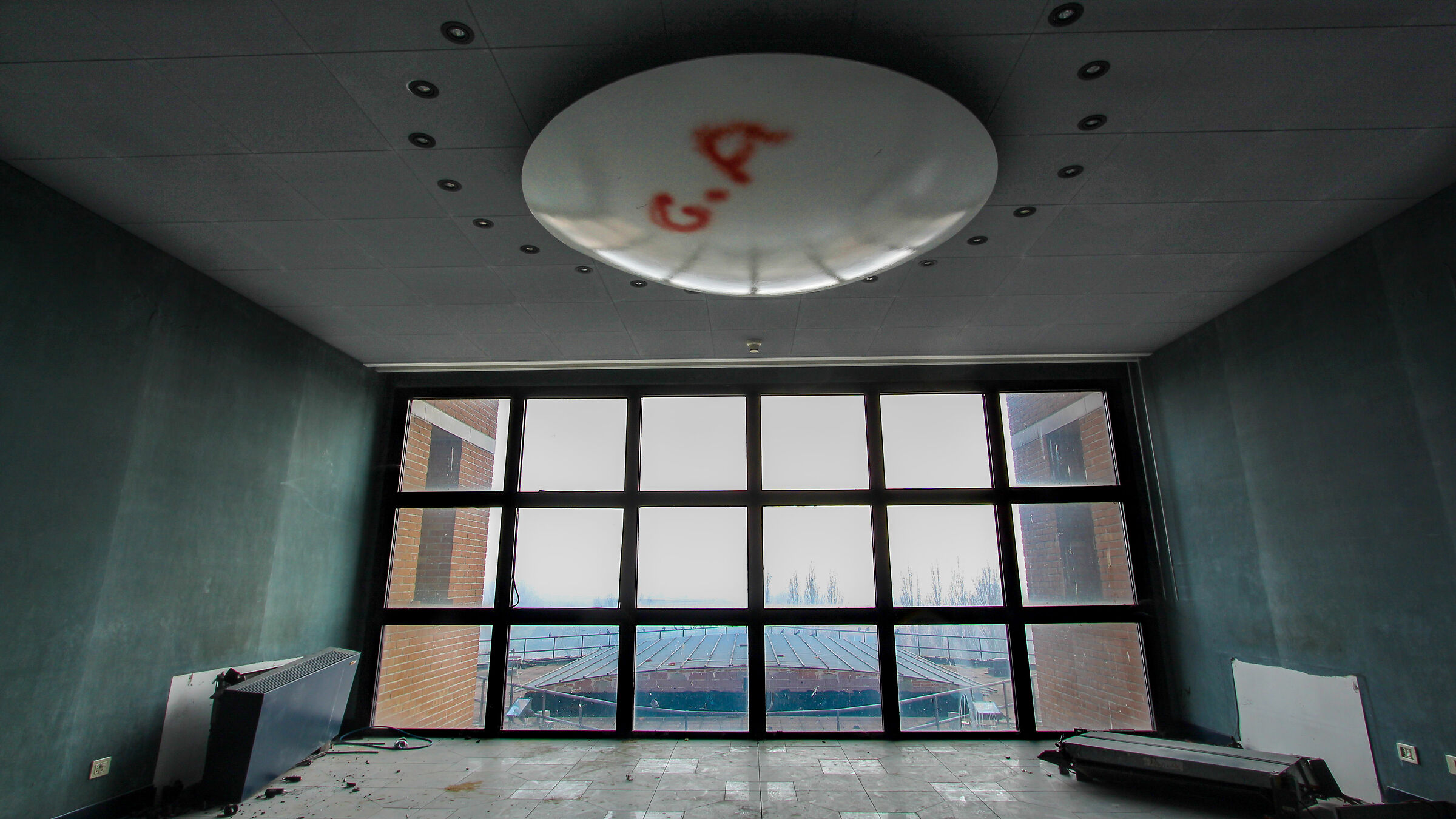 Centro direzionale abbandonato - sala riunioni