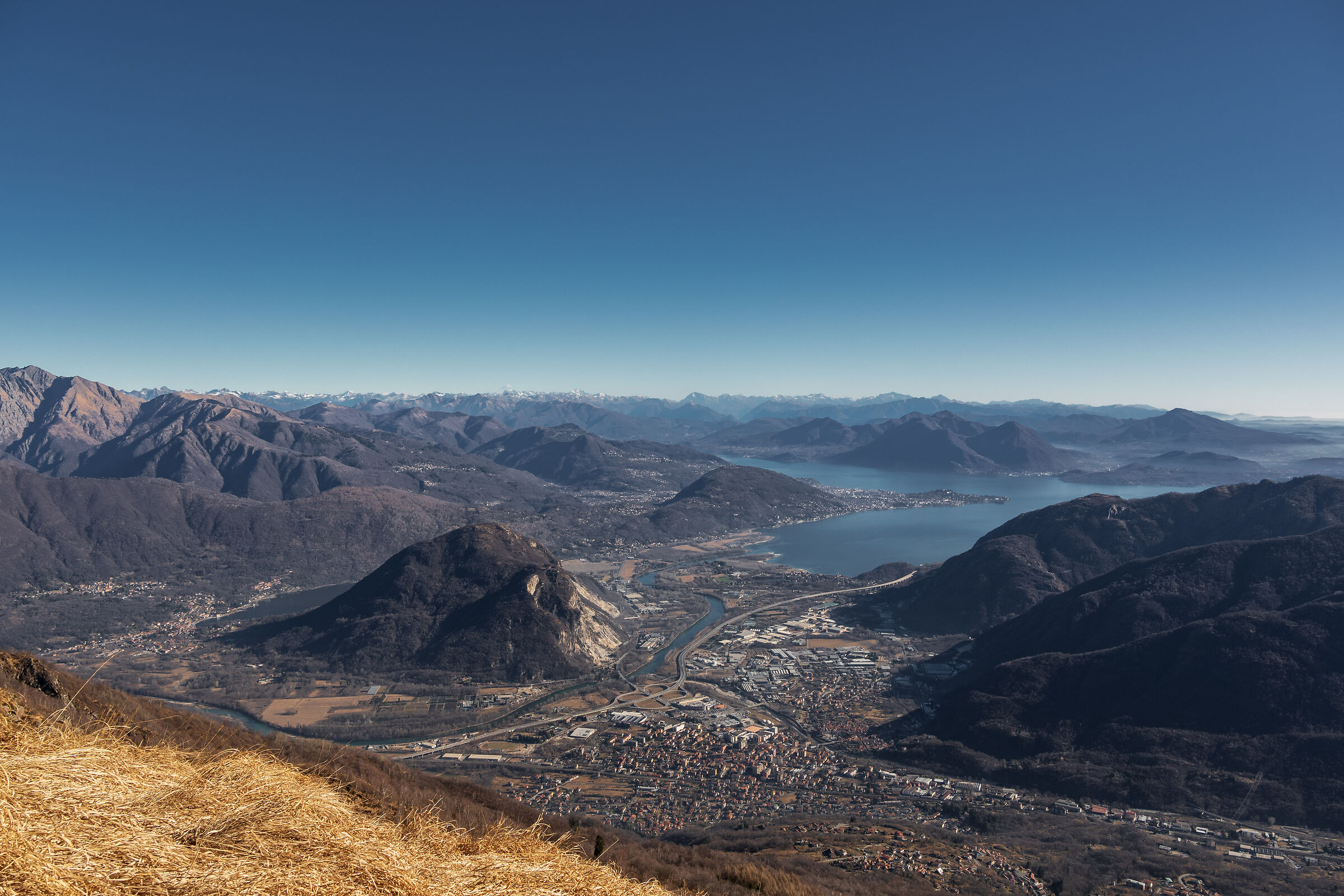 La piana del Toce vista dal Monte Cerano