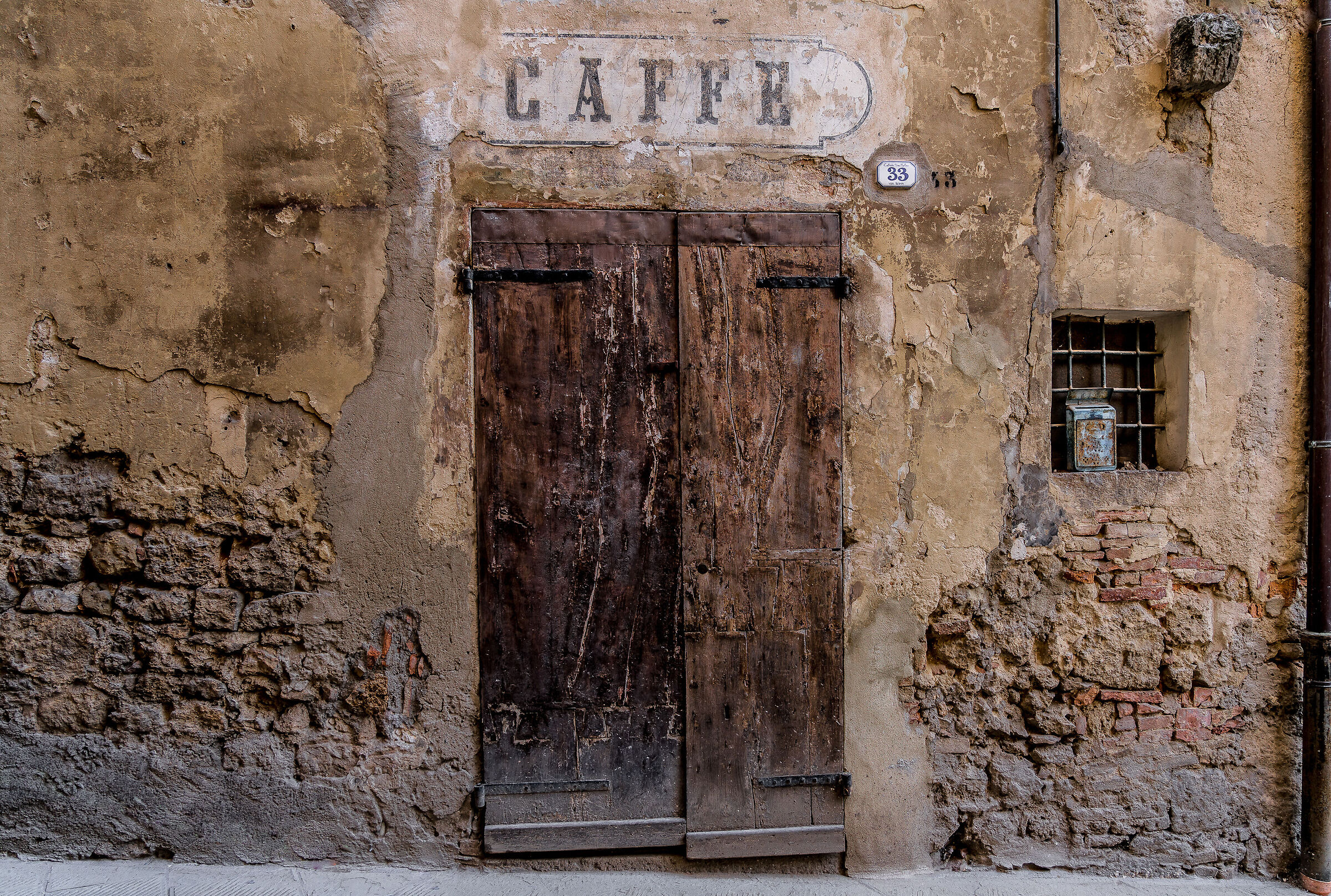 "Al caffè"  numero civico 33