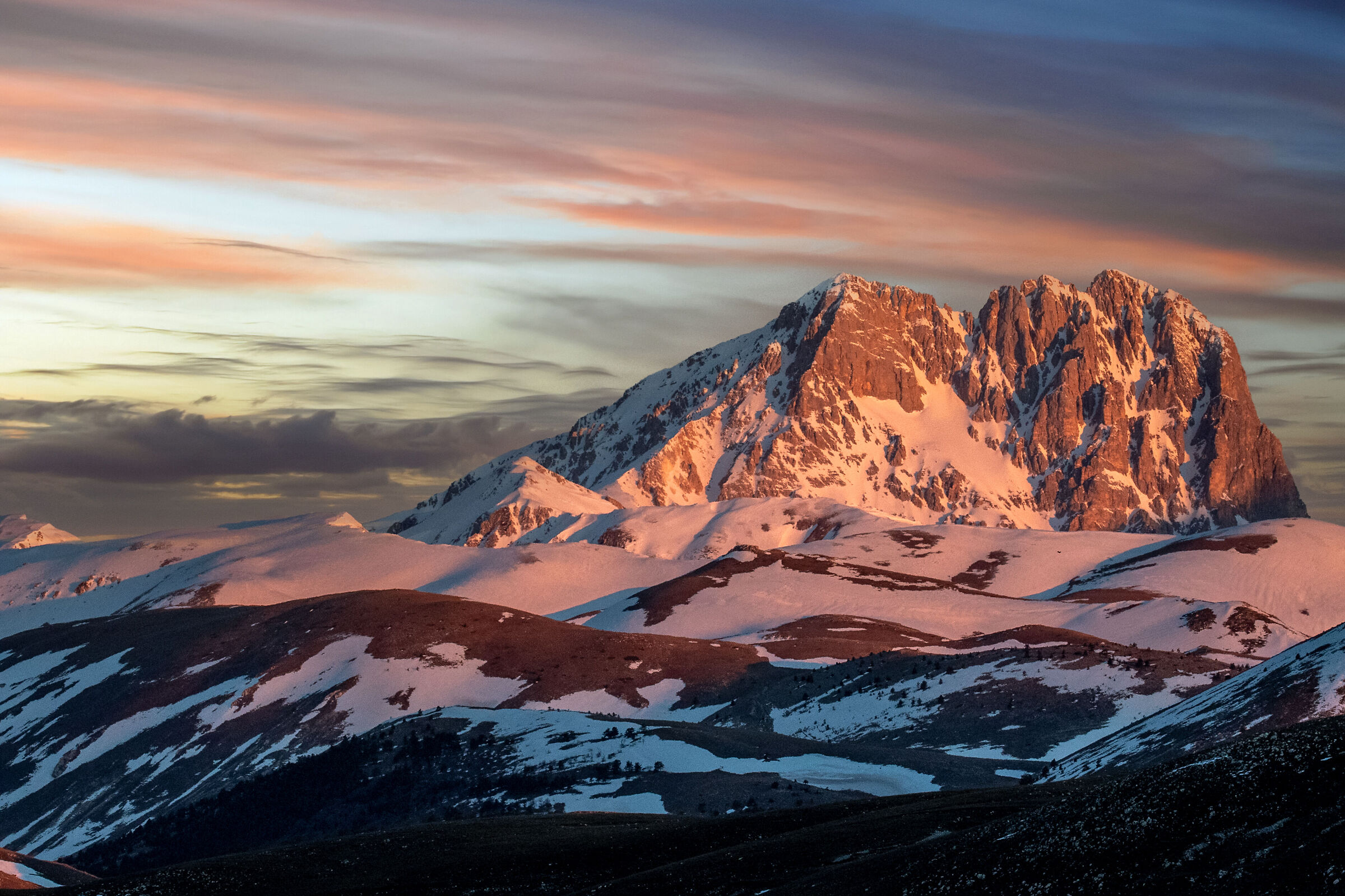 Gran Sasso d'Italia all'alba.