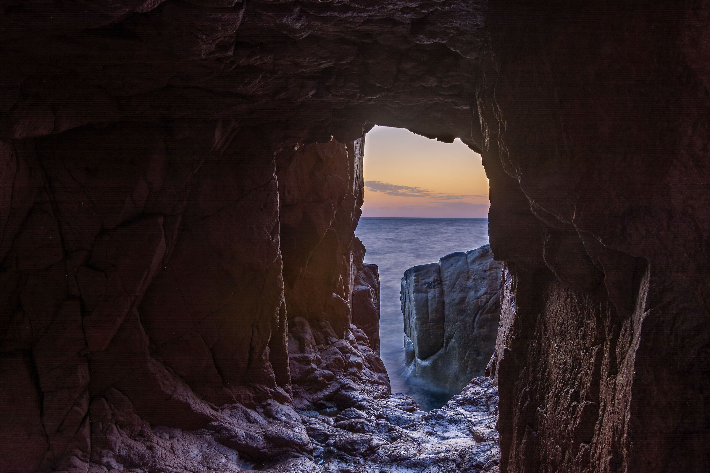 L'alba dalla grotta
