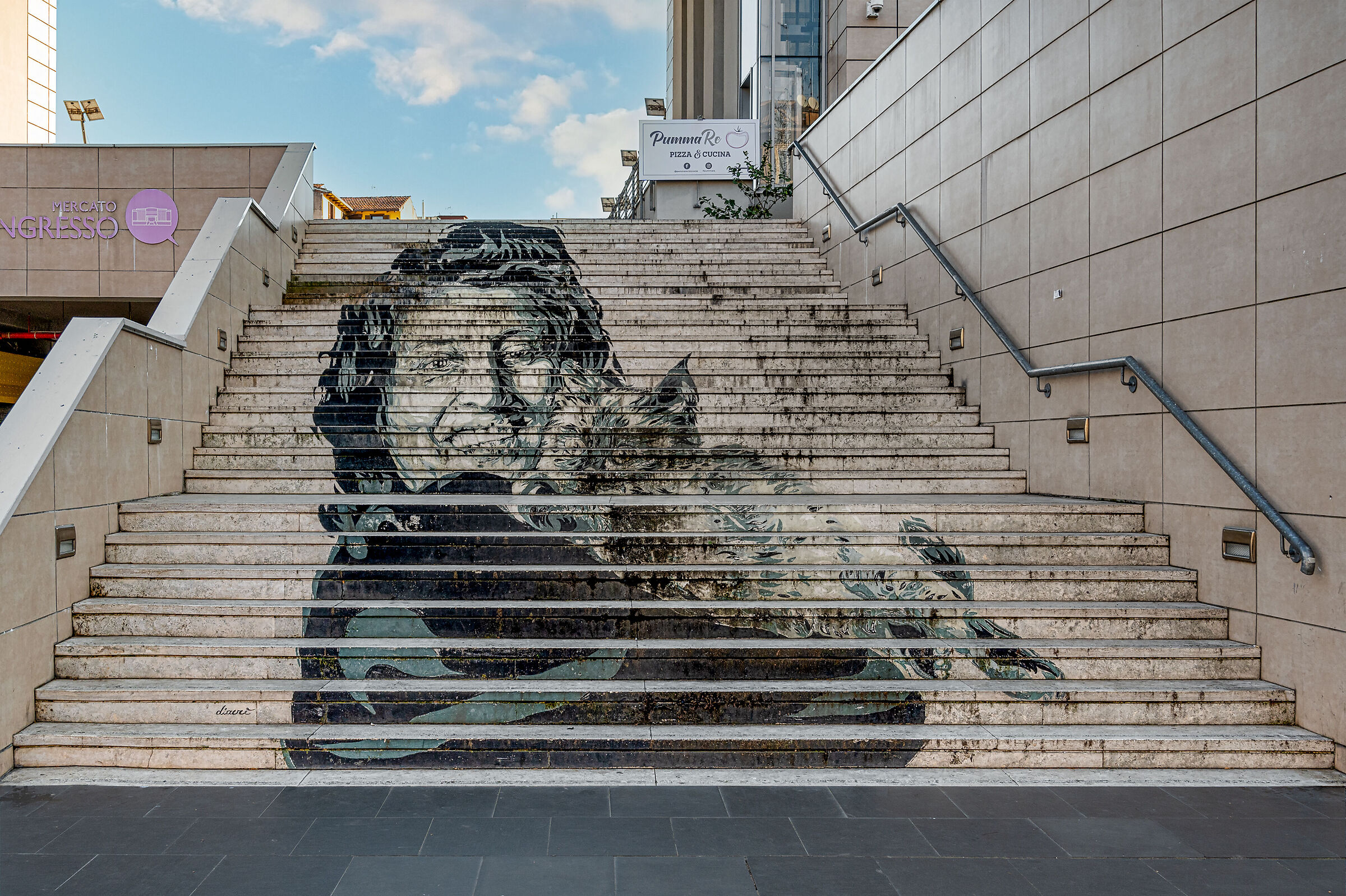 "Nannarella" illumina le scale del mercato Trionfa...