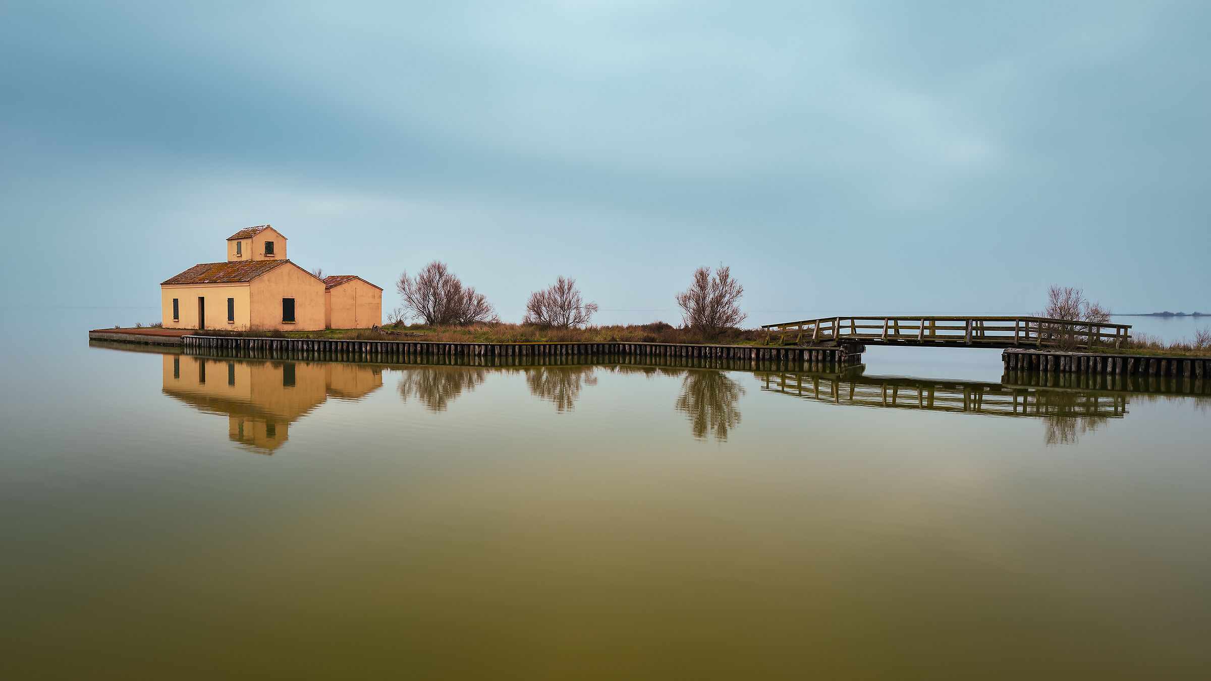 Suspended in the Po delta