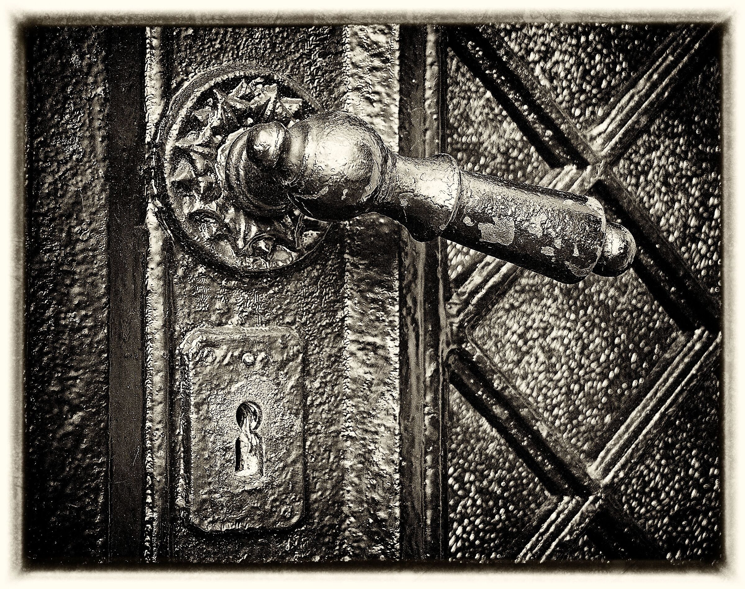 maniglia in bianco e nero