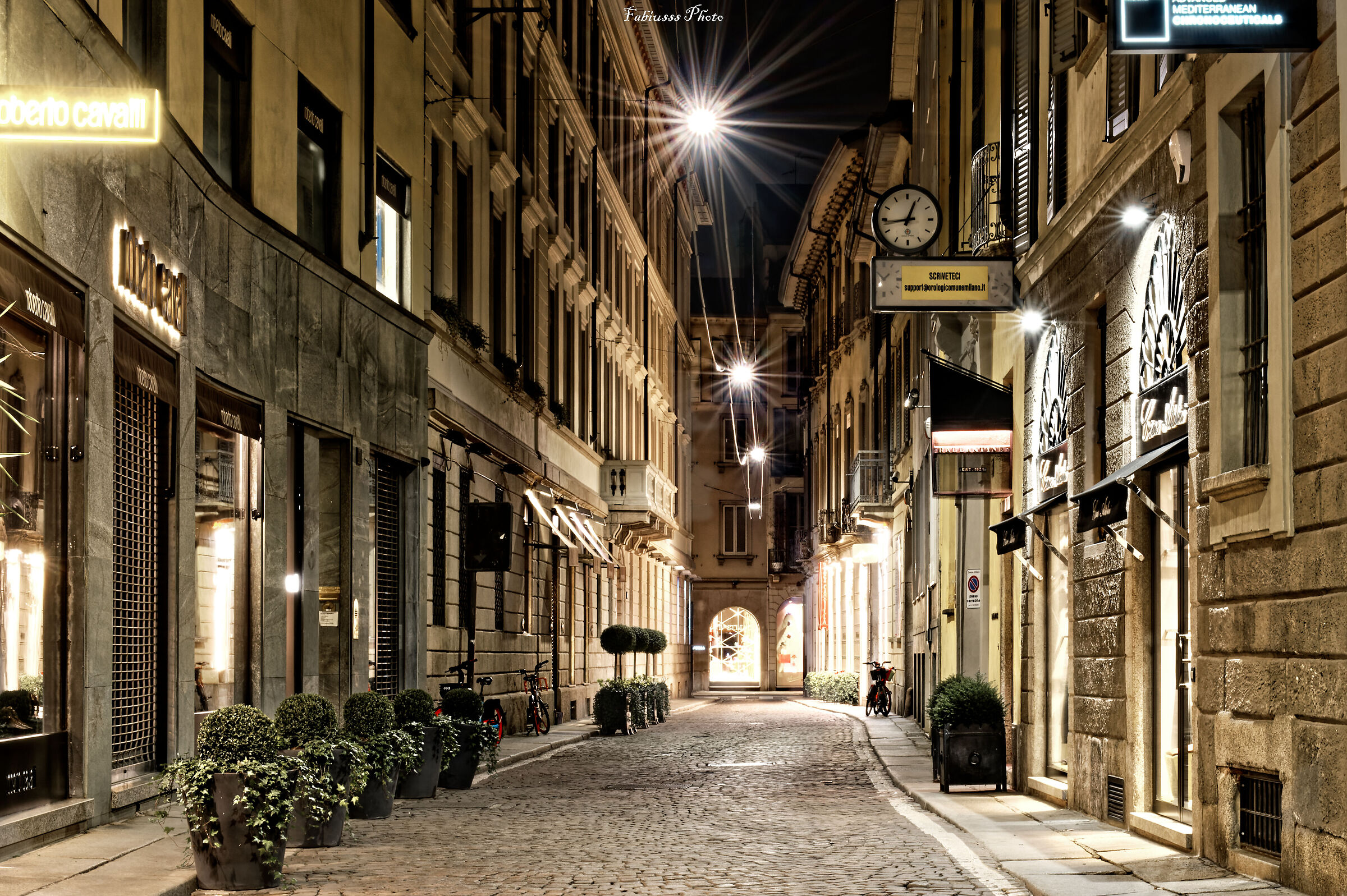 Via Bagutta di notte