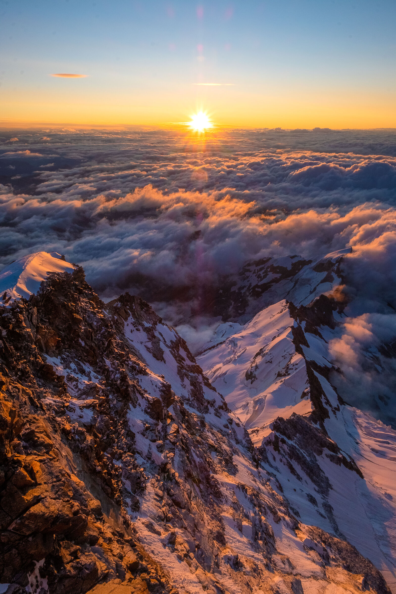 Sunrise from the top, Capanna Margherita (4556m)