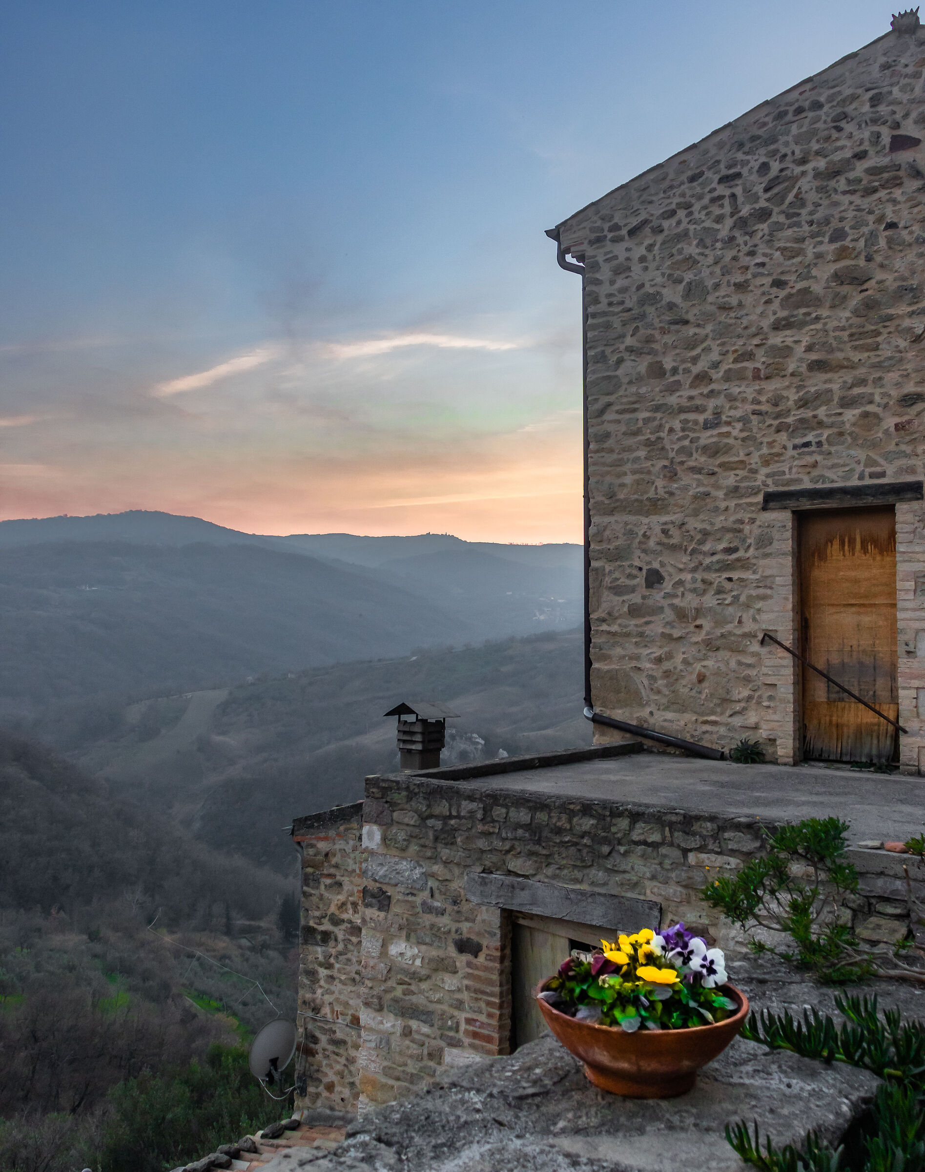 Roccascalegna (CH). Old Town, in the background Majella