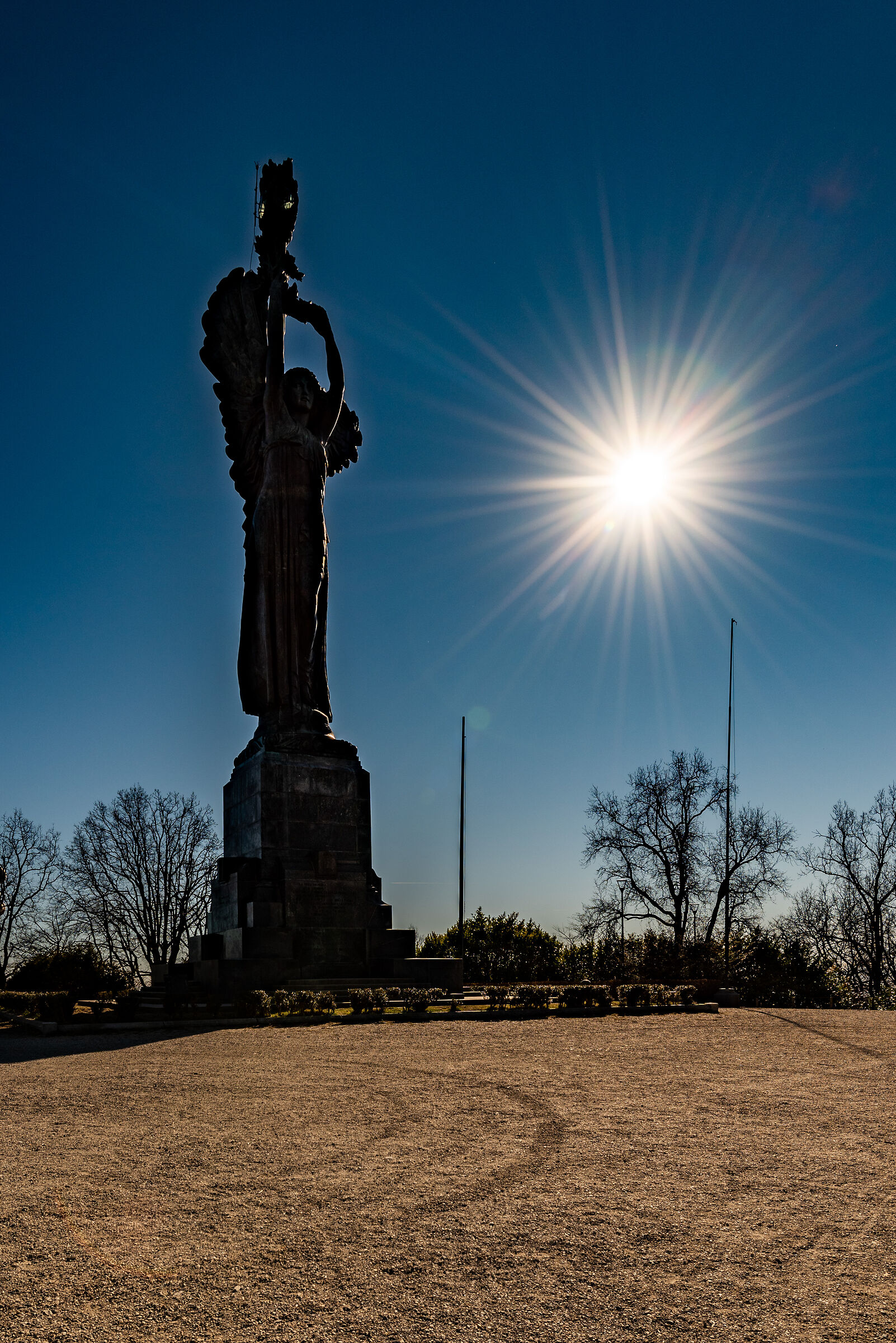 Faro della Vittoria (TO) in backlight