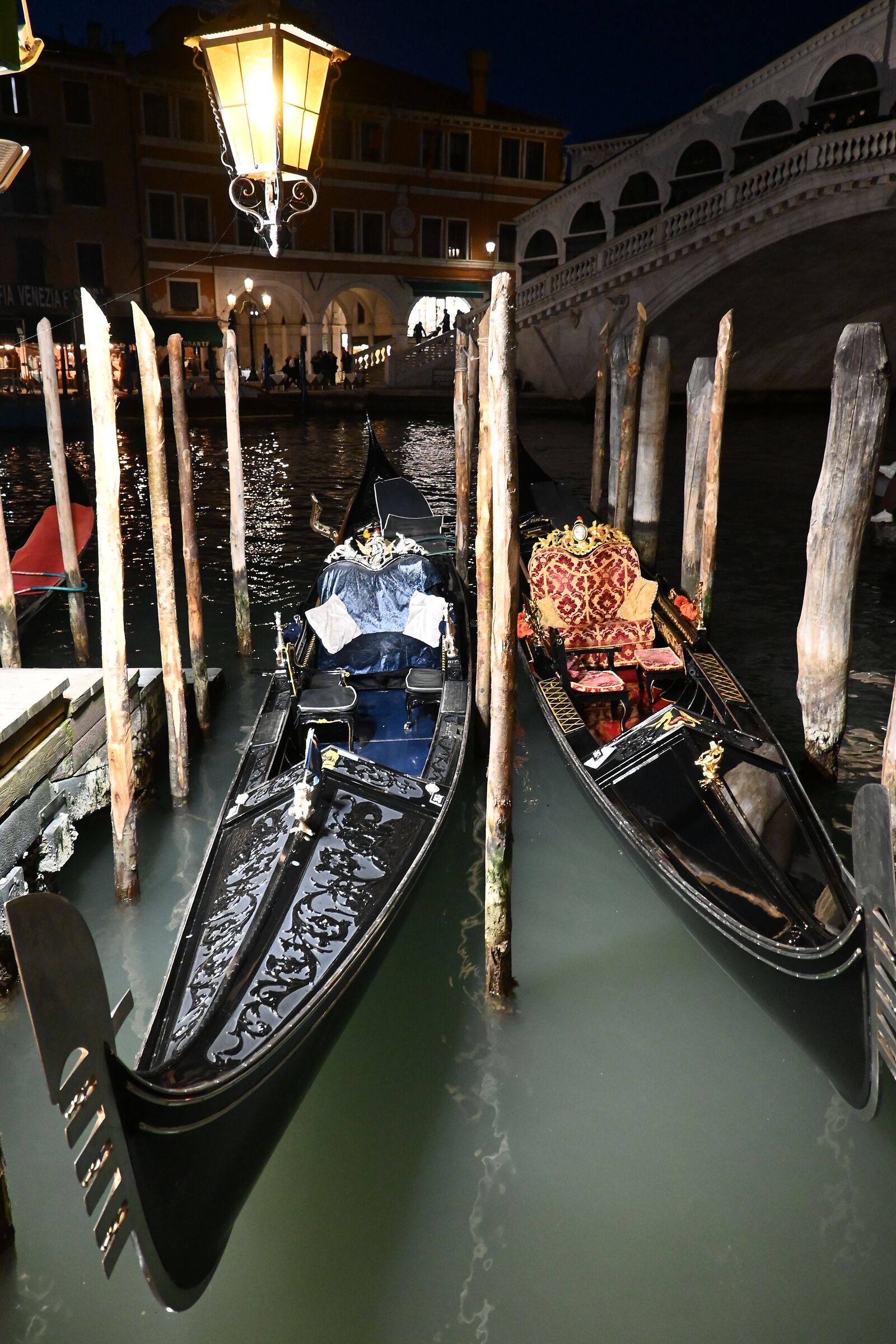 Gondola sotto il lampione