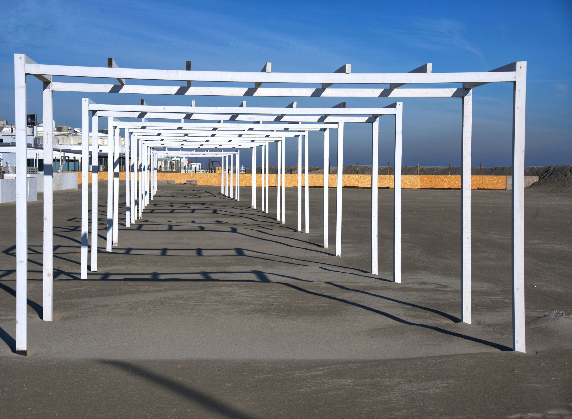 unexpected geometries on the sand