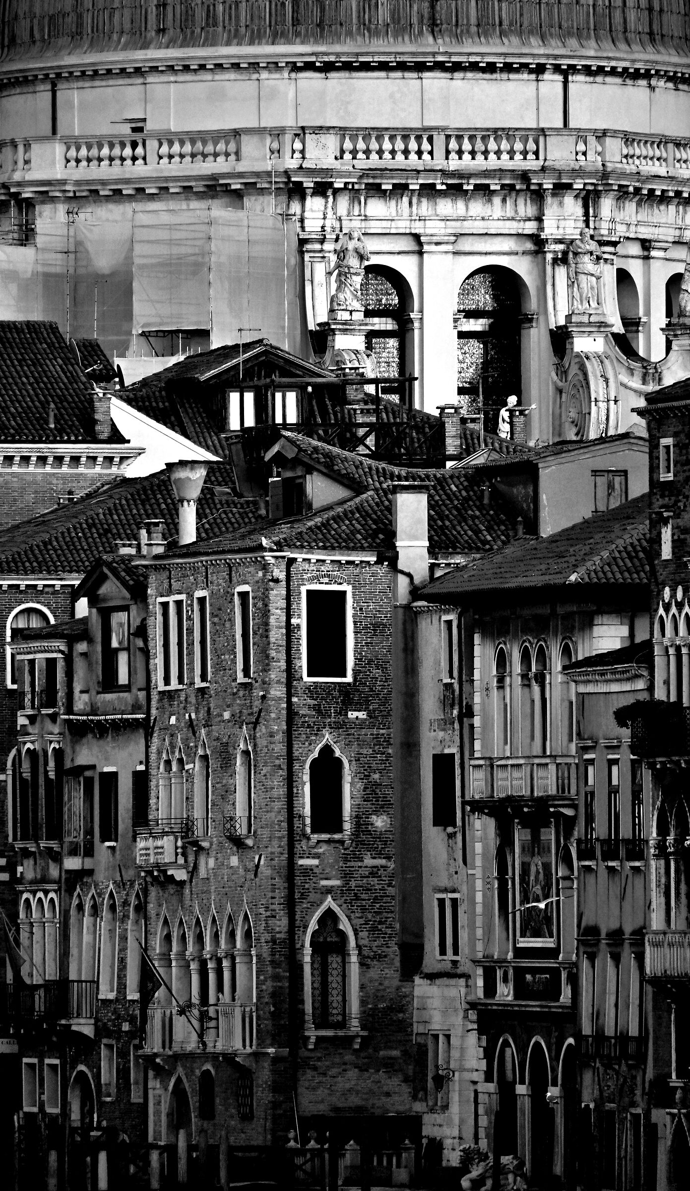 Santa Maria della Salute and houses
