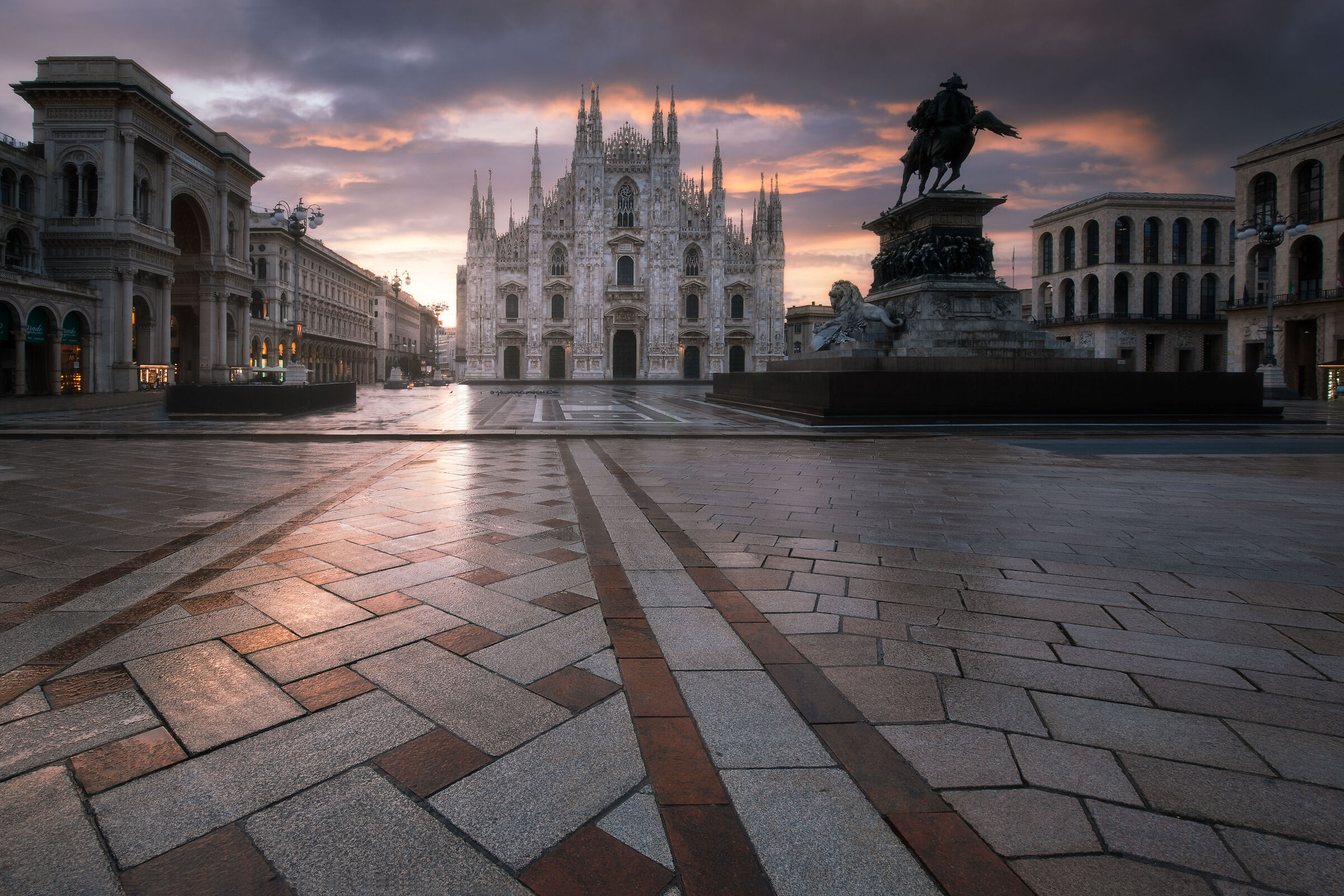 Spunta la luce dal Duomo