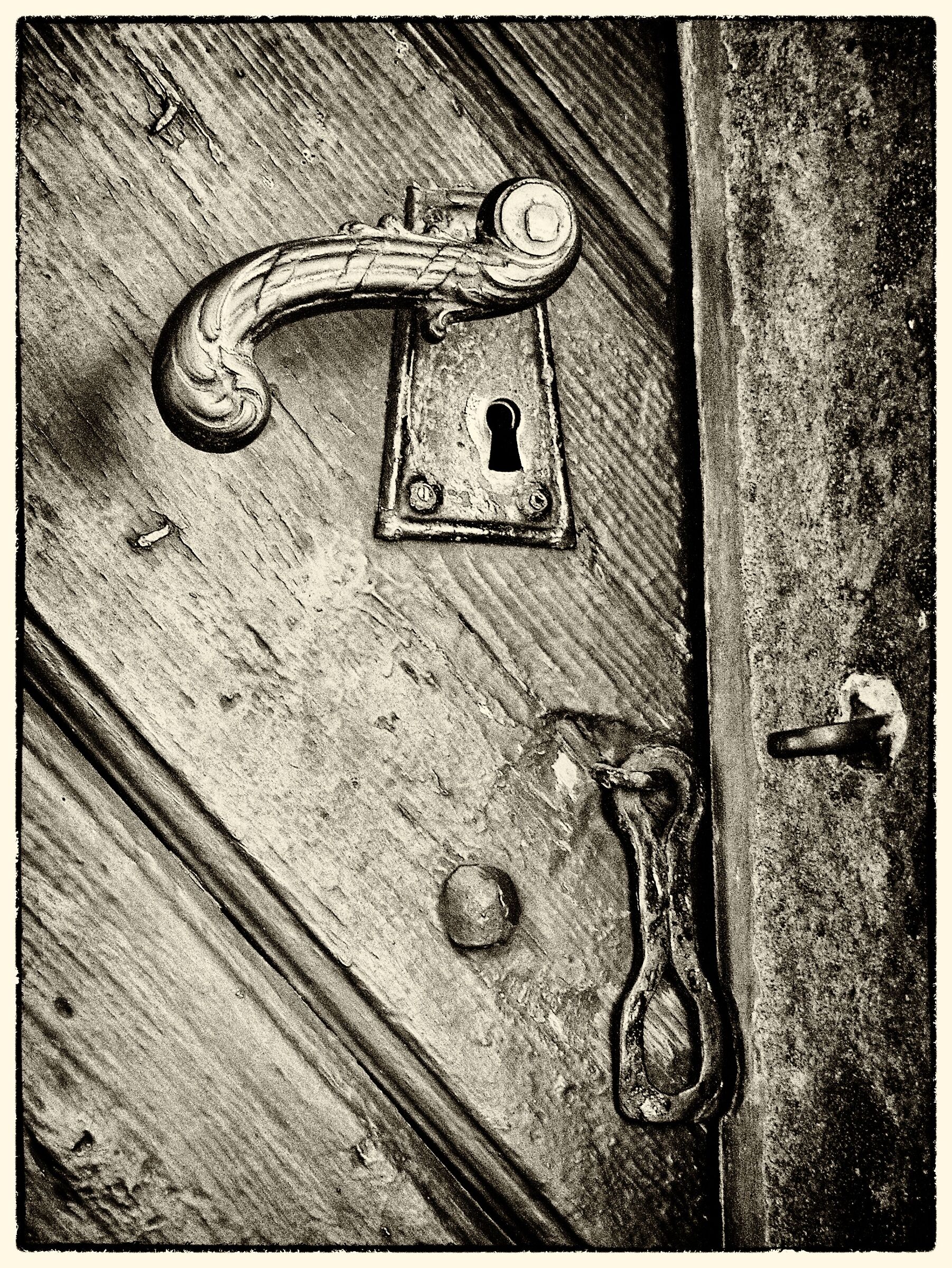 door - black and white