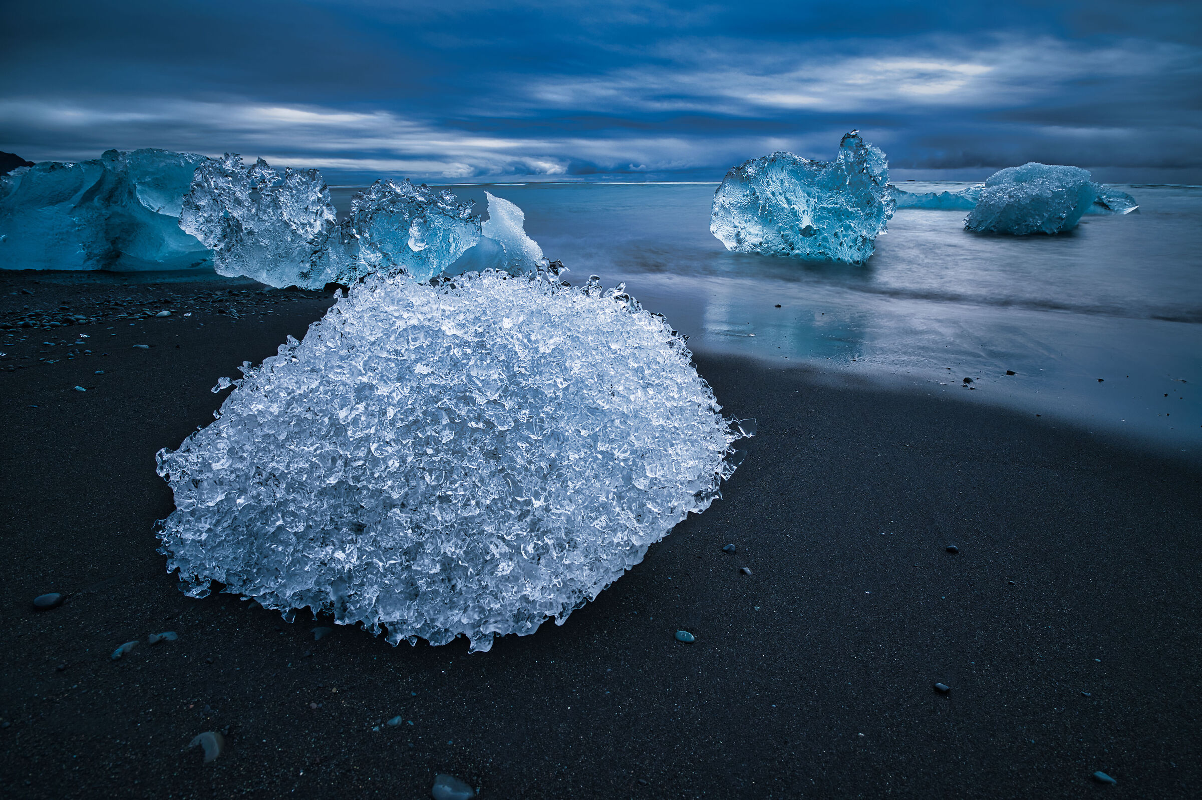 Diamond Beach - Jökulsárlón Iceberg Lagoo...