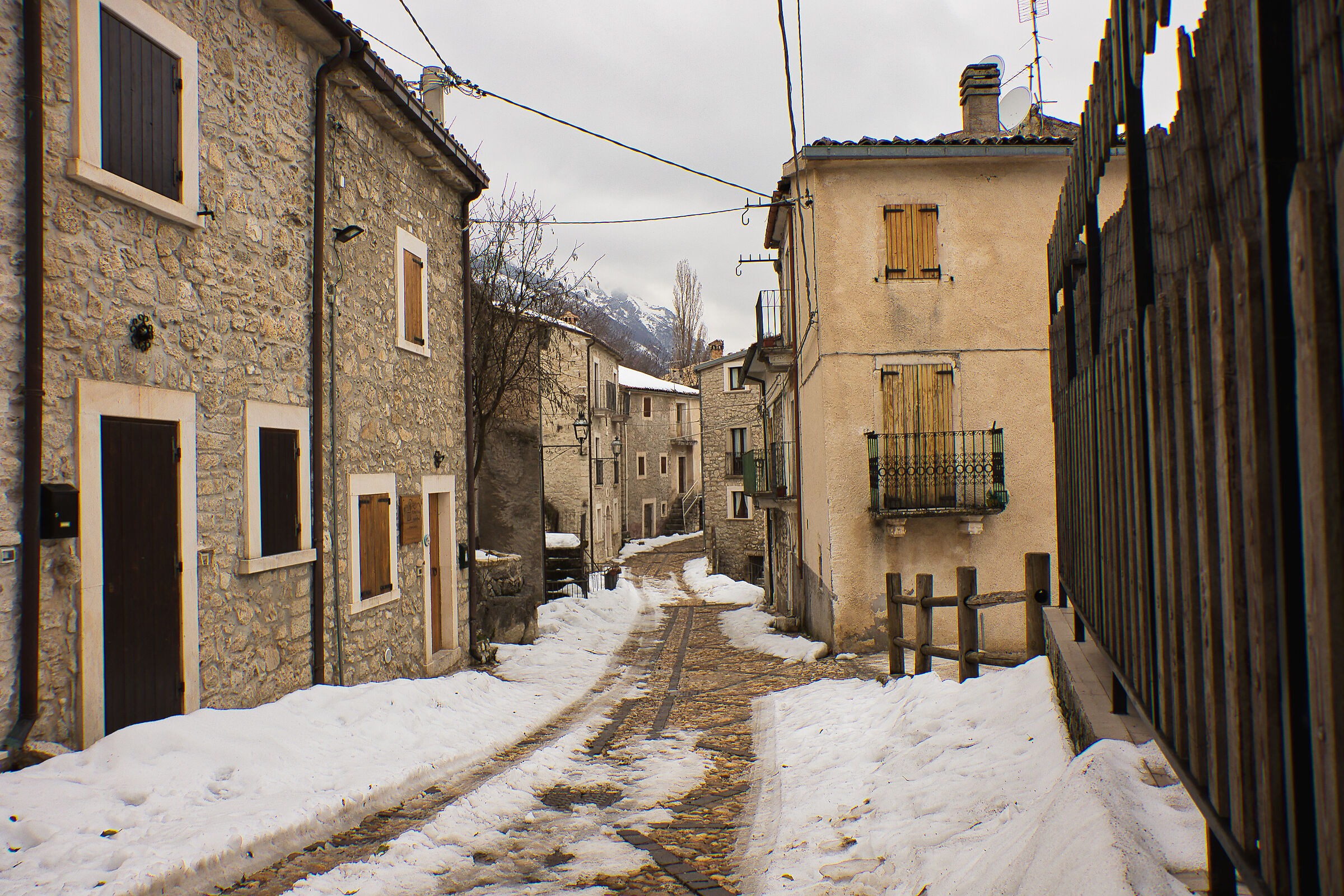Roccacaramanico (PE) the former ghost town