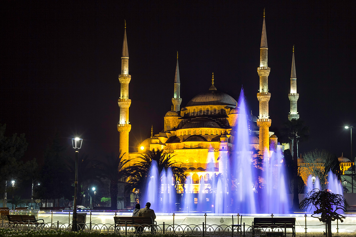 Admiring the great Blue Mosque in Istanbul