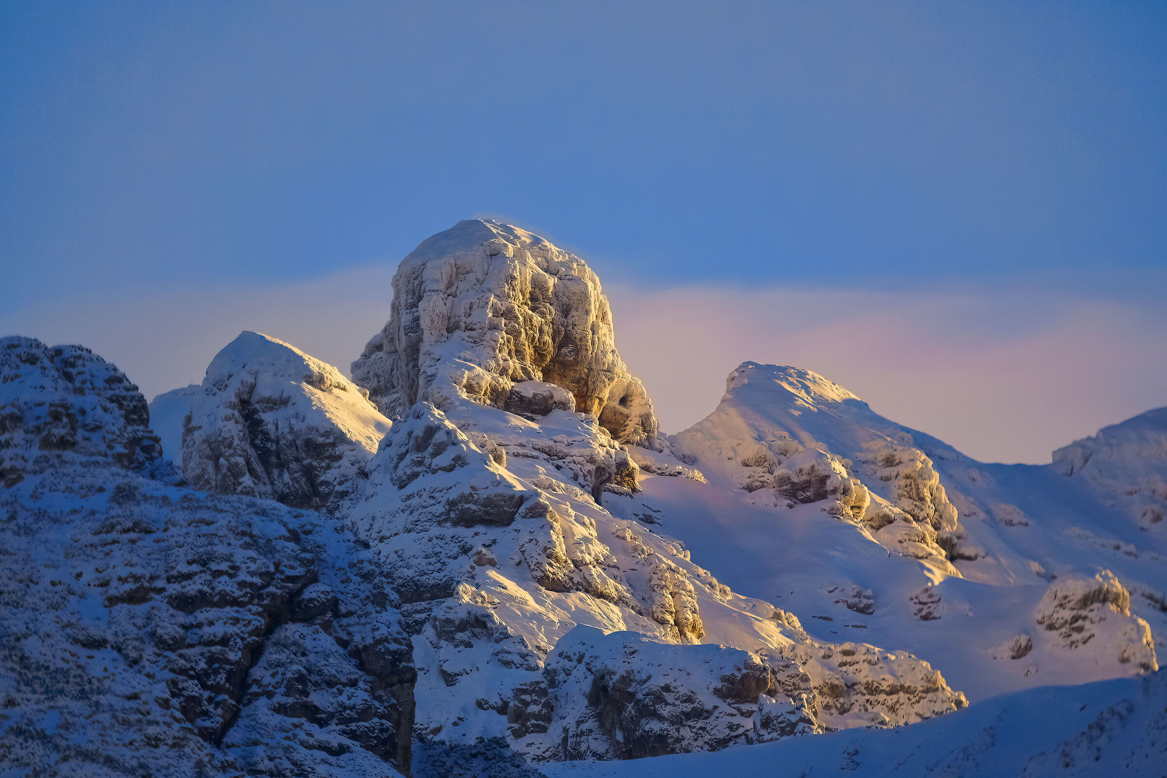 Prima luce sul Zuc dal Bor alpi carniche