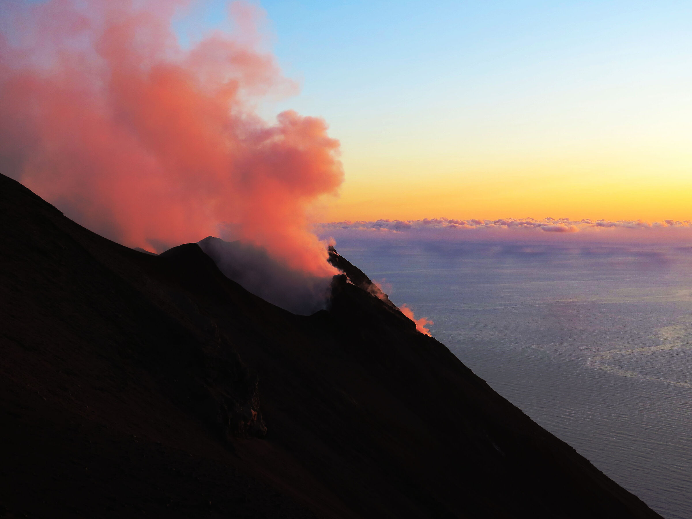 Escursione universitaria sulla vetta di stromboli