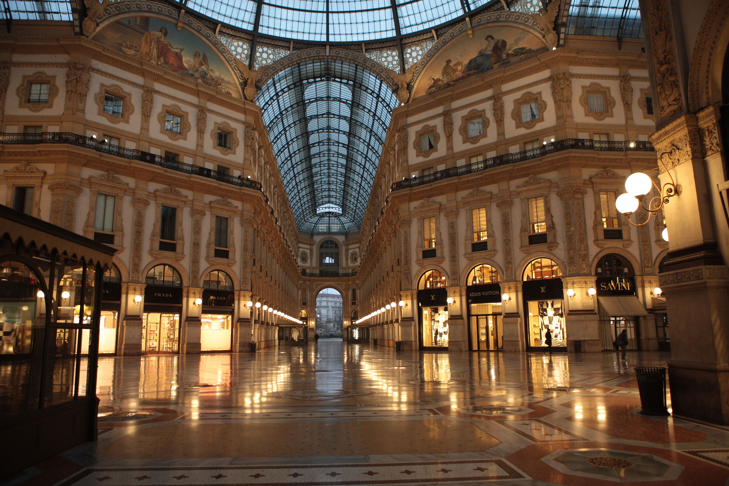 Galleria deserta...per forza sono le 07.10!