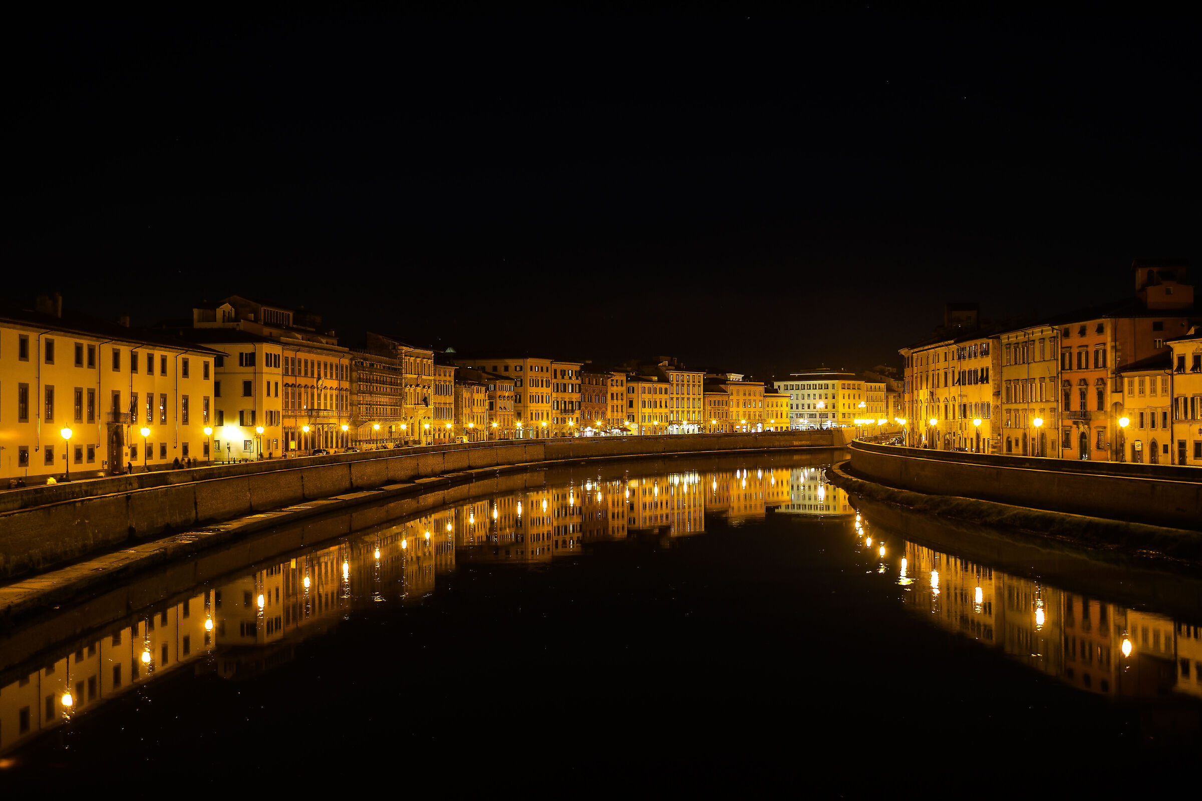 Pisa - Lungarni by night