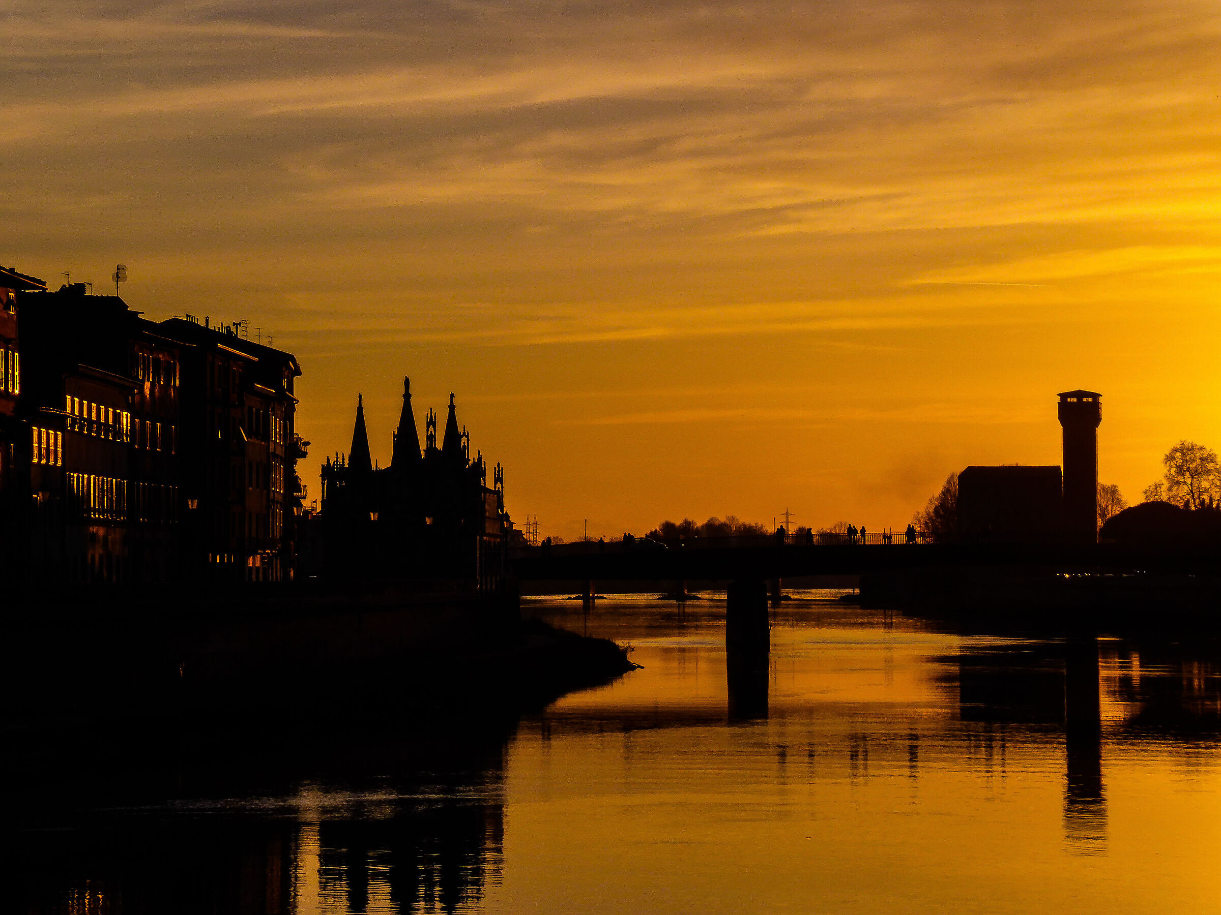 Pisa - Lungarni in golden hour