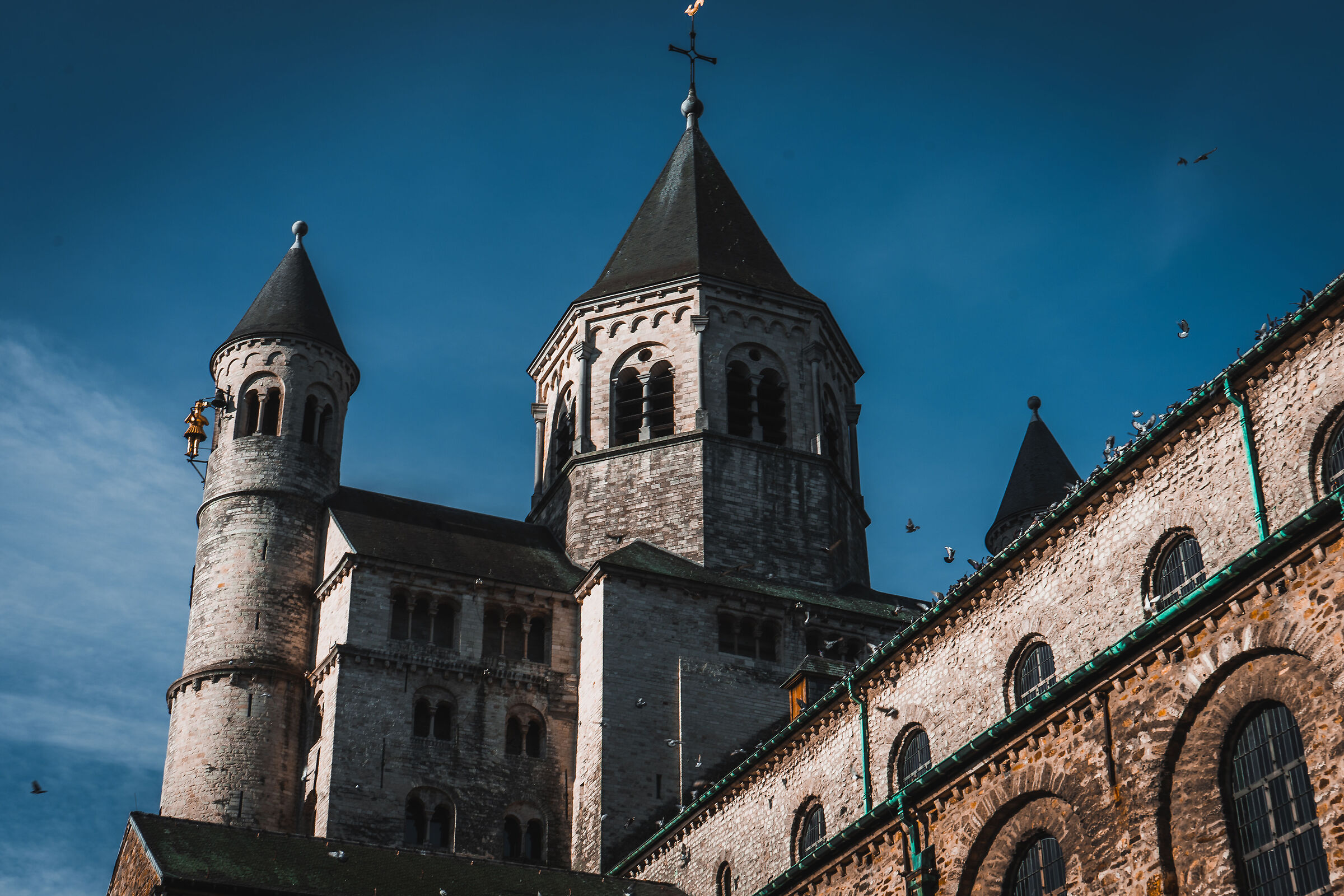 La romanica collegiata di Santa Gertrude a colori