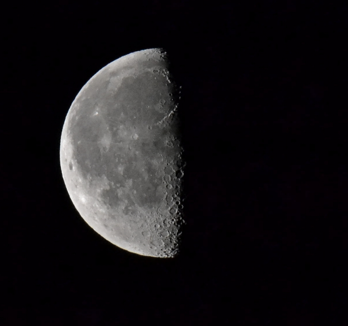23.02.2022 06:45 - Last quarter moon