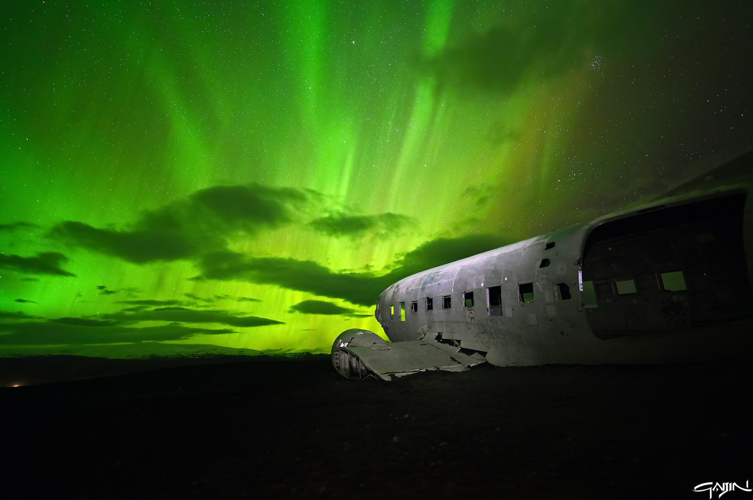 Sólheimasandur Wreck & Aurora
