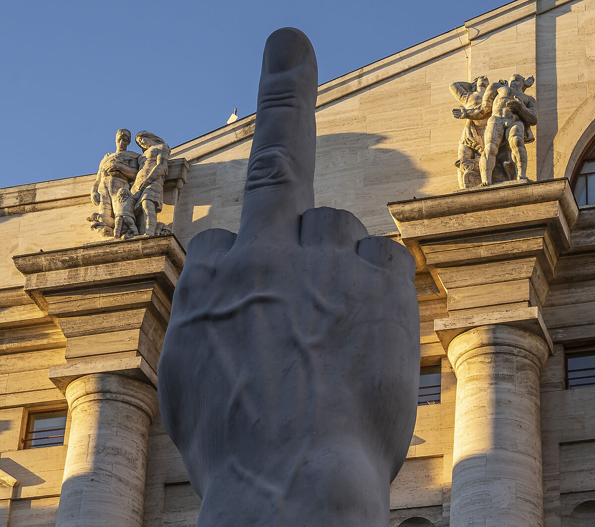 Piazza deglli Affari - 13