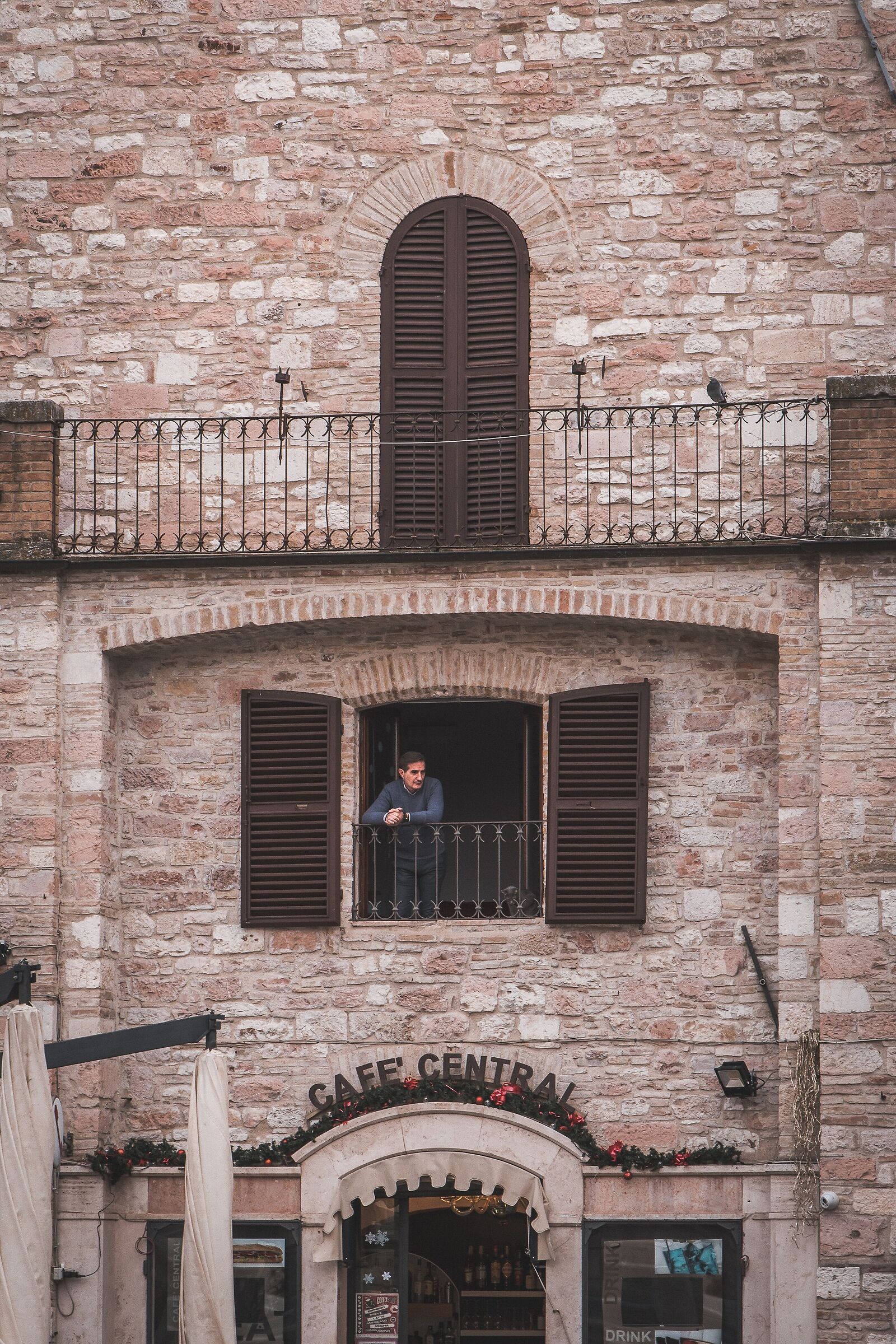 Scent of Italy| At the window.