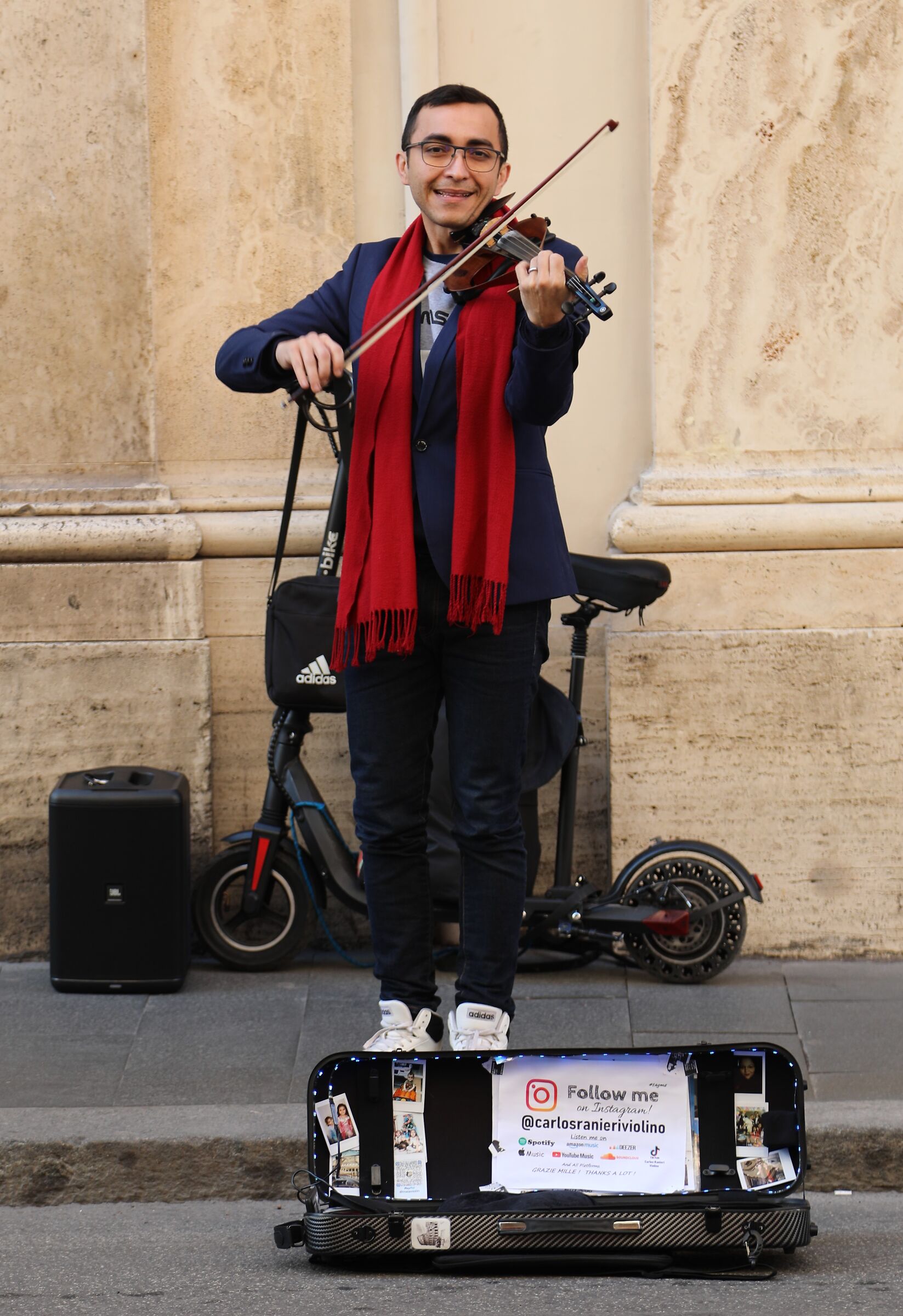 Roma via del corso artista di strada