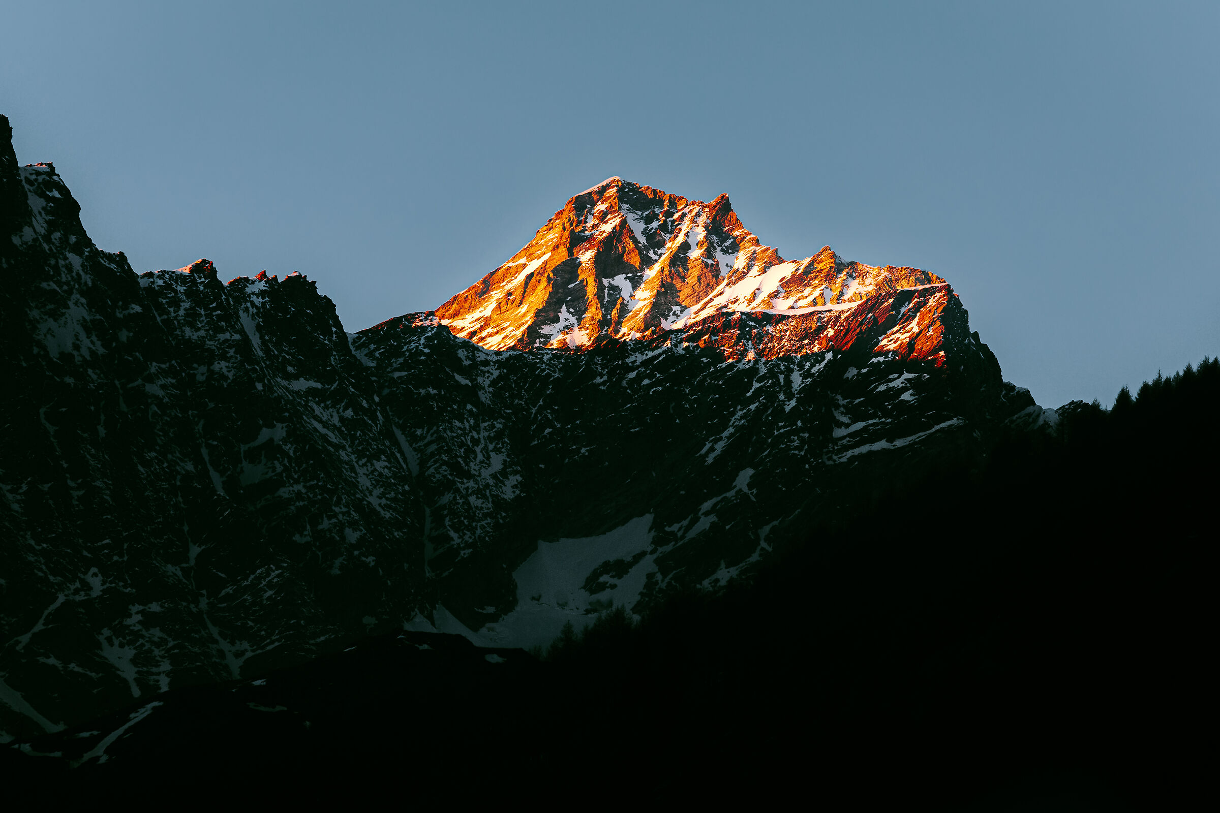 Last lights in Valtournanche